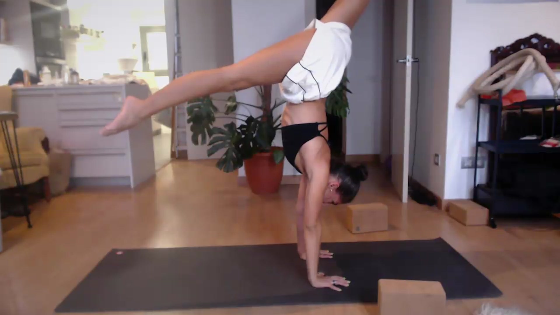 Gallery image thumbnail from TulaLulaVida's myfreecams stream on, 08/25/2026, 17:26 image 8 of 20