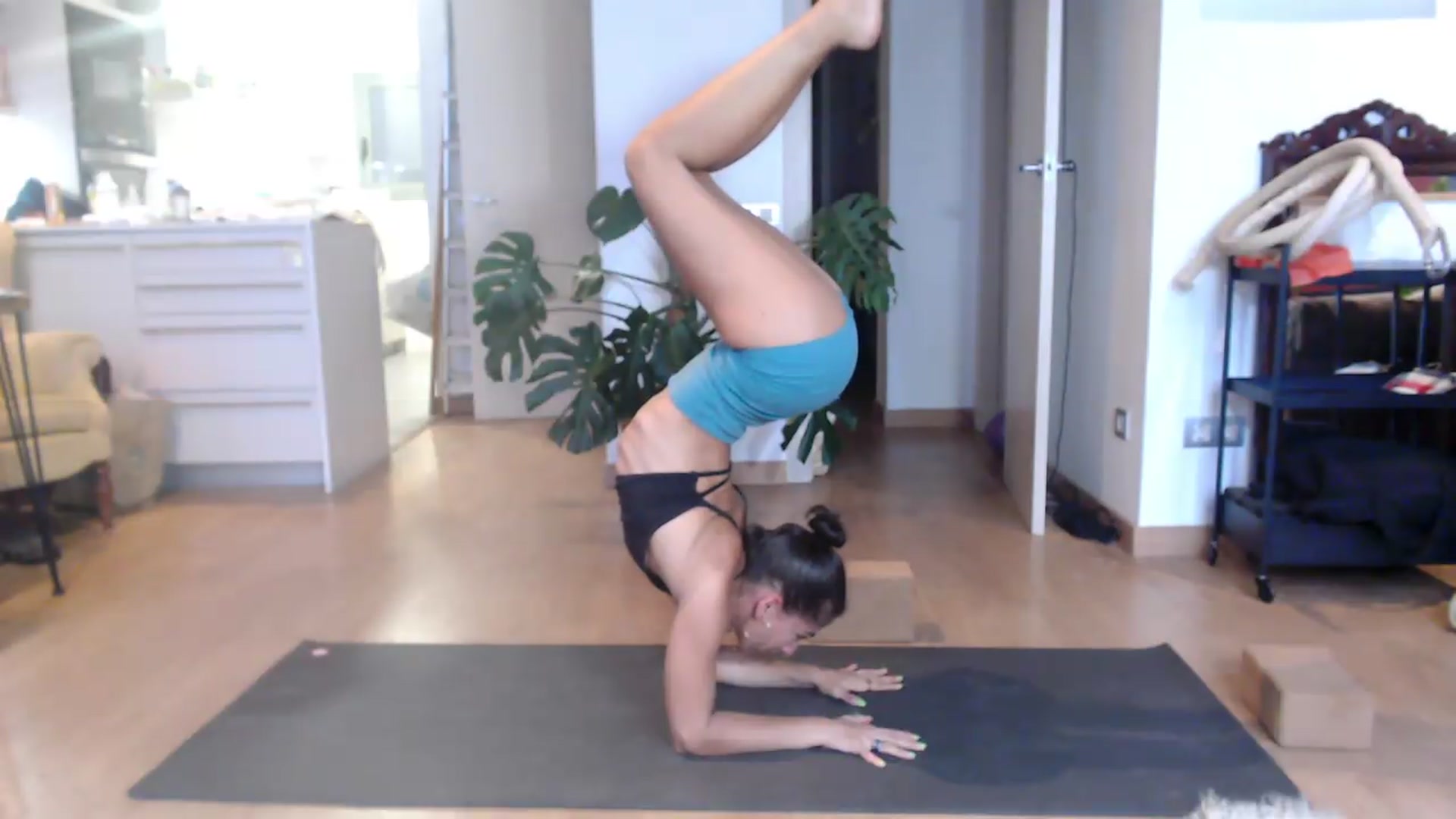 Gallery image thumbnail from TulaLulaVida's myfreecams stream on, 08/25/2026, 17:26 image 17 of 20