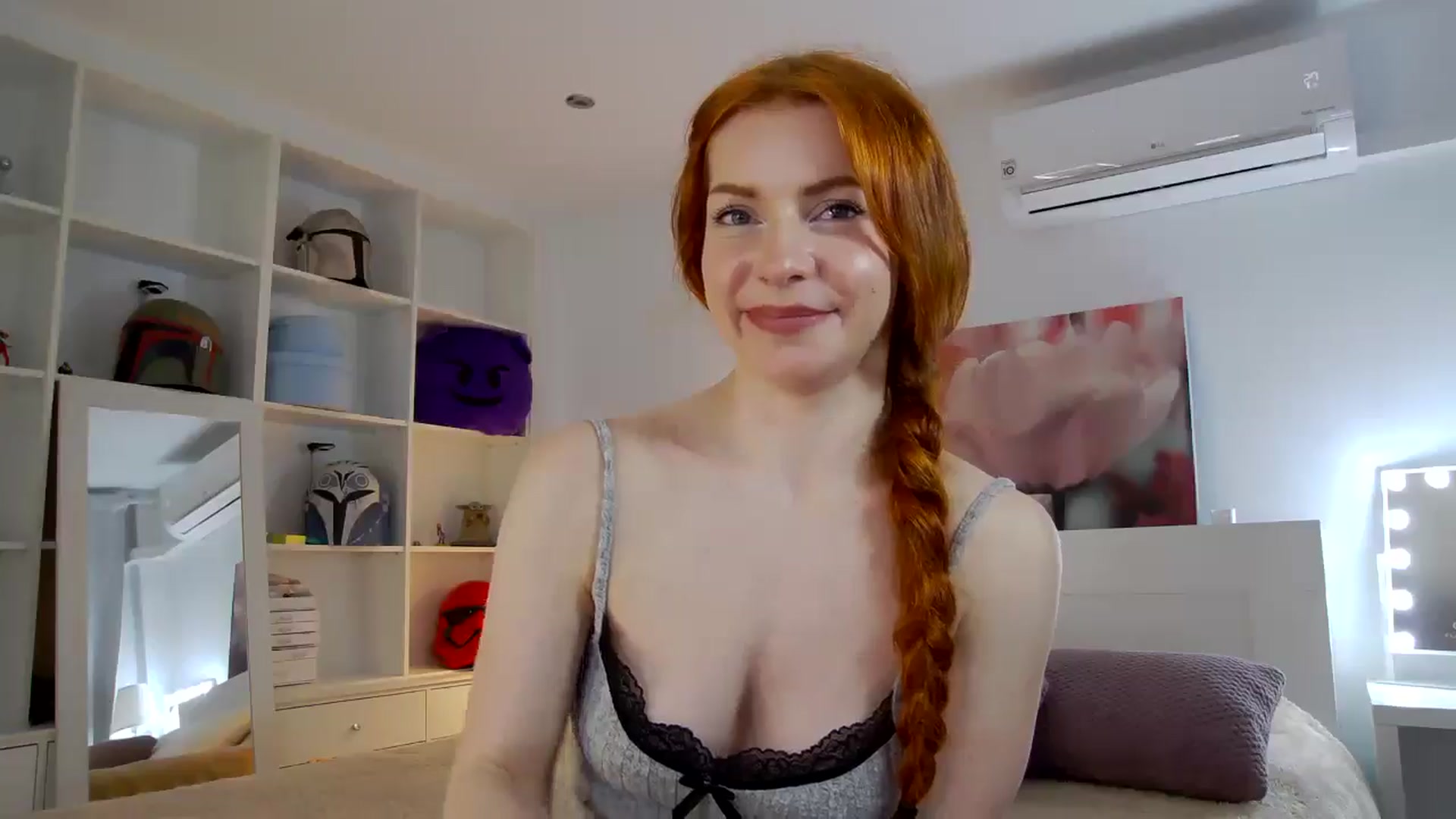 Gallery image thumbnail from TulipWhite's myfreecams stream on, 04/12/2025, 16:17 image 15 of 20