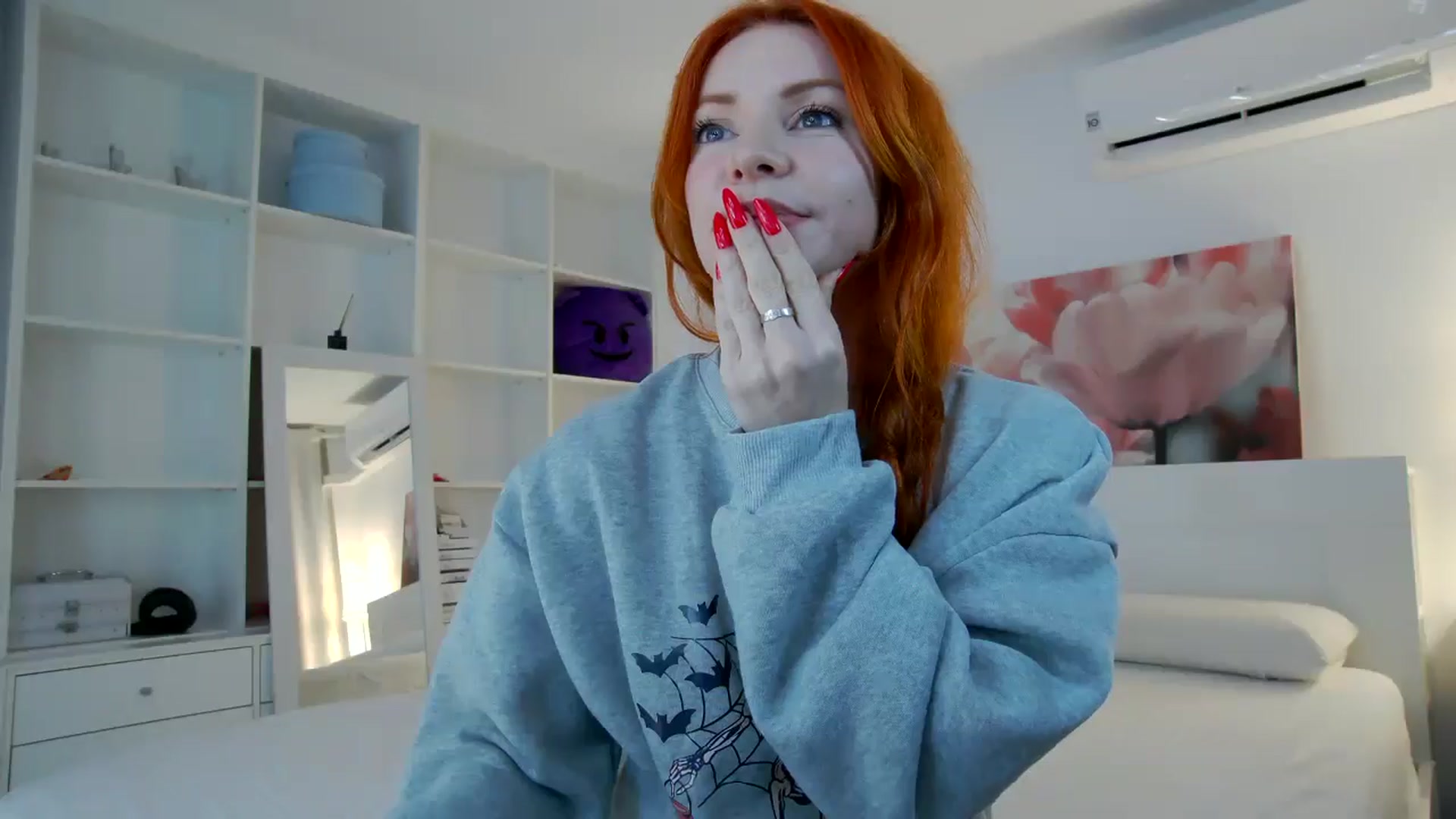 Gallery image thumbnail from TulipWhite's myfreecams stream on, 11/19/2025, 19:44 image 6 of 20