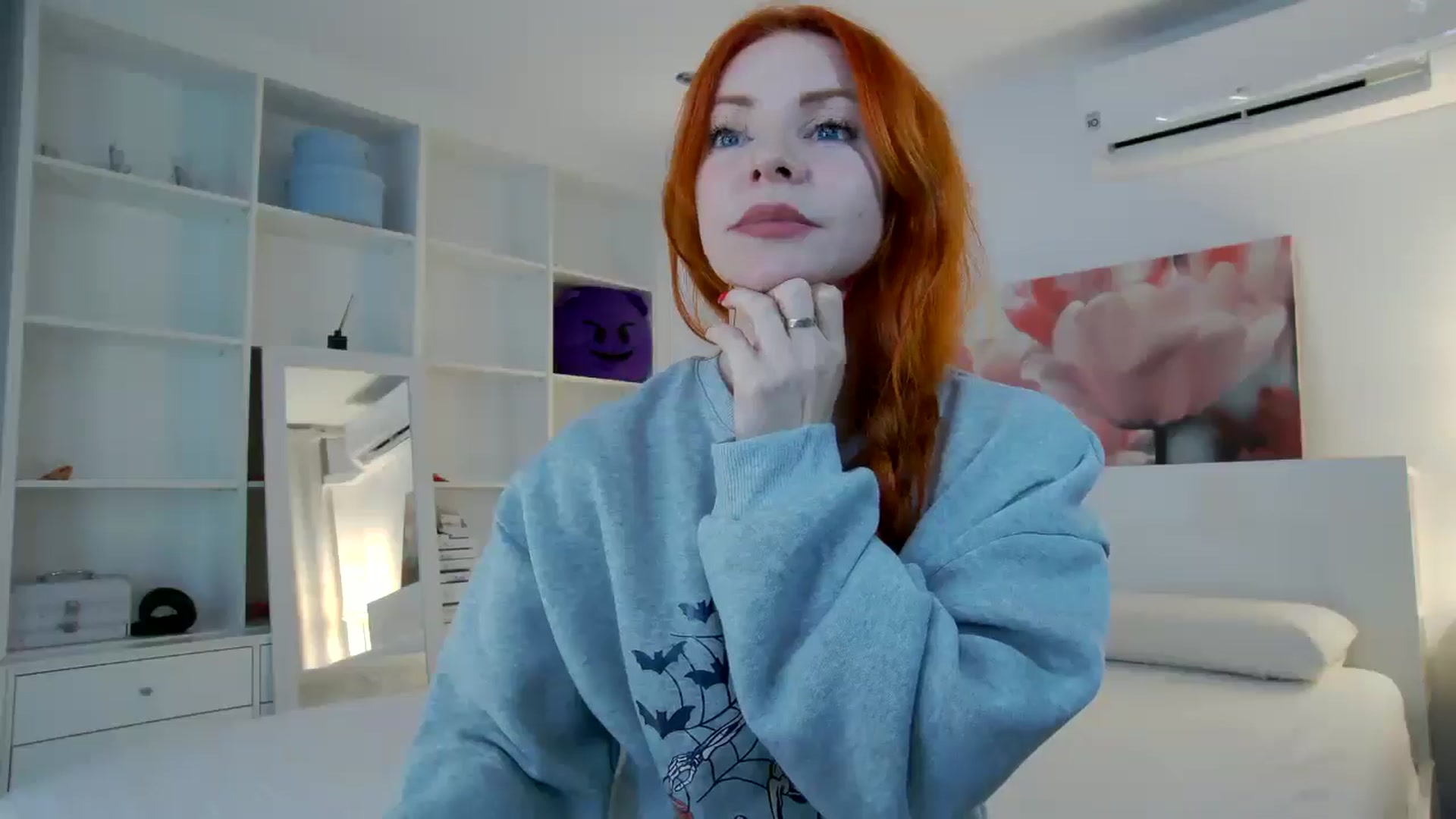 Gallery image thumbnail from TulipWhite's myfreecams stream on, 11/19/2025, 19:44 image 7 of 20