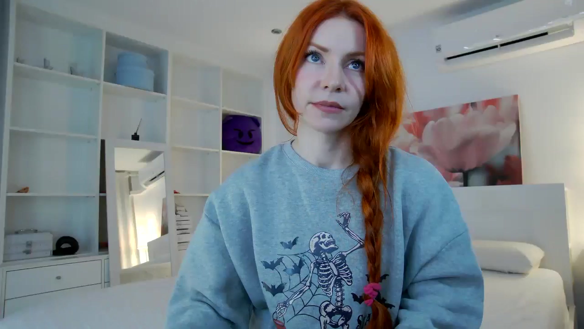 Gallery image thumbnail from TulipWhite's myfreecams stream on, 11/19/2025, 19:44 image 15 of 20