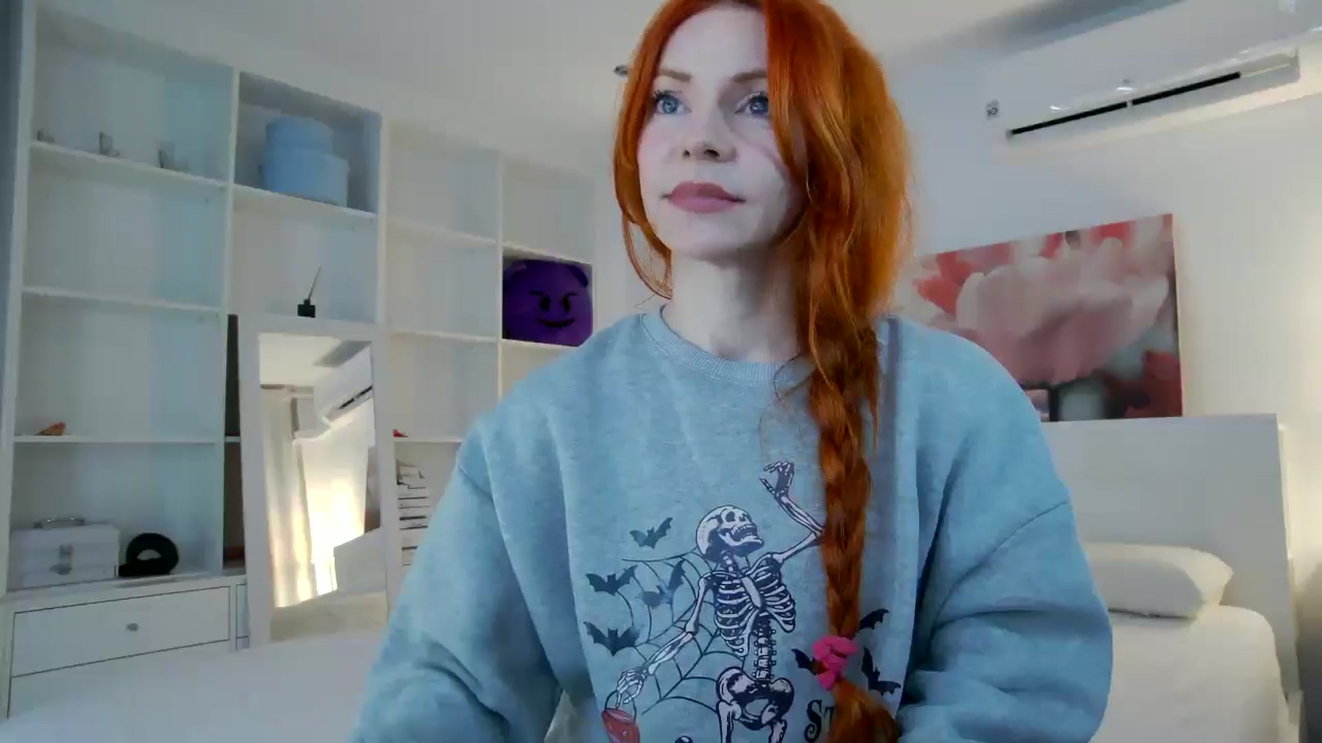 Gallery image thumbnail from TulipWhite's myfreecams stream on, 11/19/2025, 19:44 image 17 of 20