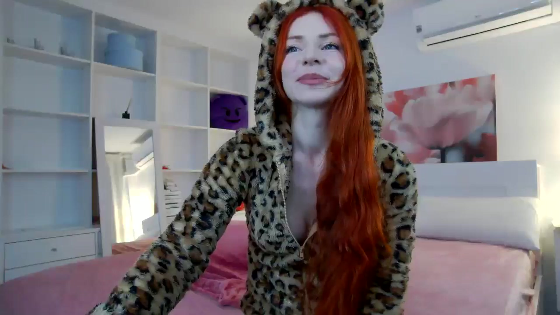 Gallery image thumbnail from TulipWhite's myfreecams stream on, 11/29/2025, 12:11 image 19 of 20