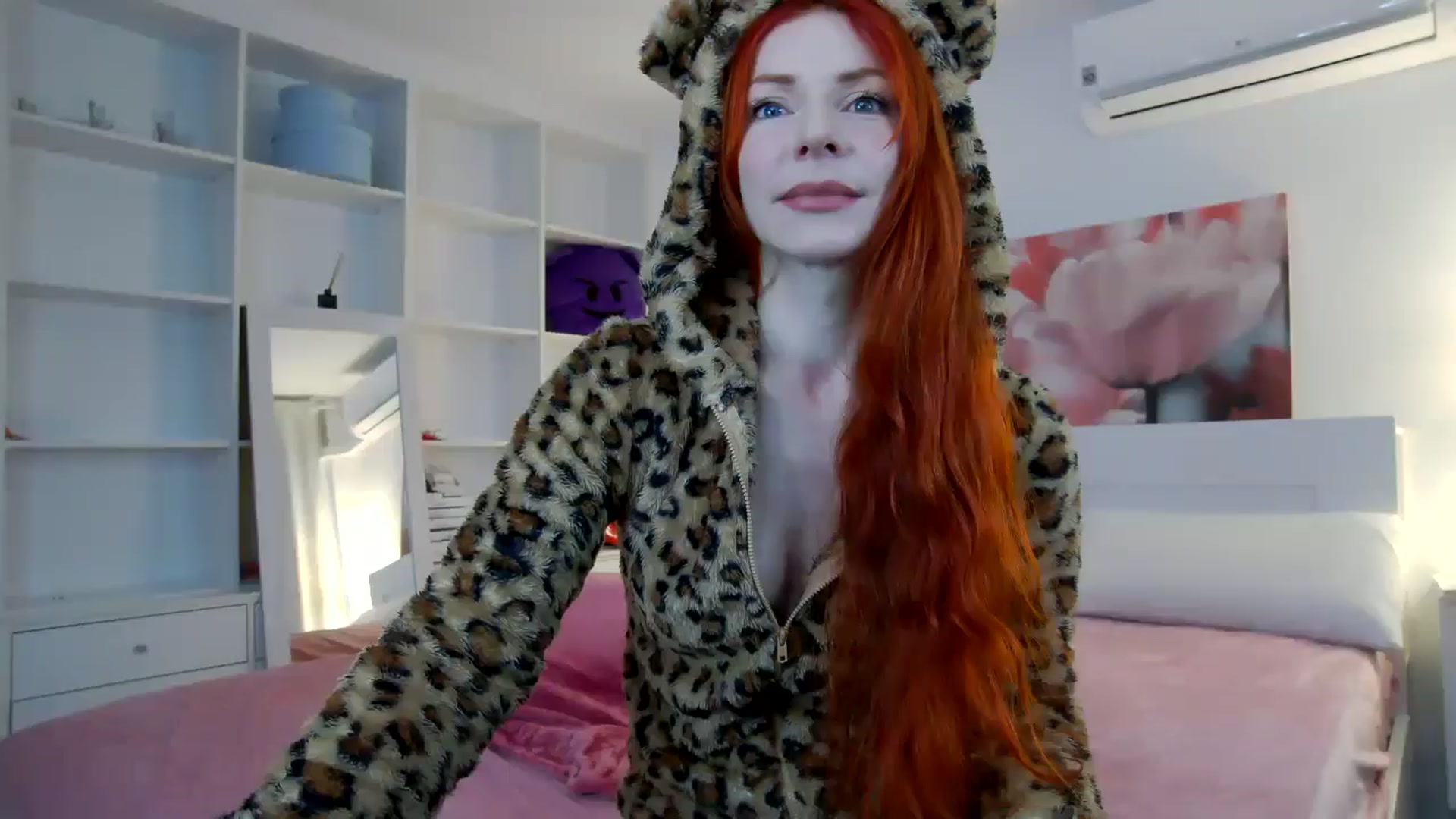 Gallery image thumbnail from TulipWhite's myfreecams stream on, 11/29/2025, 12:11 image 12 of 20