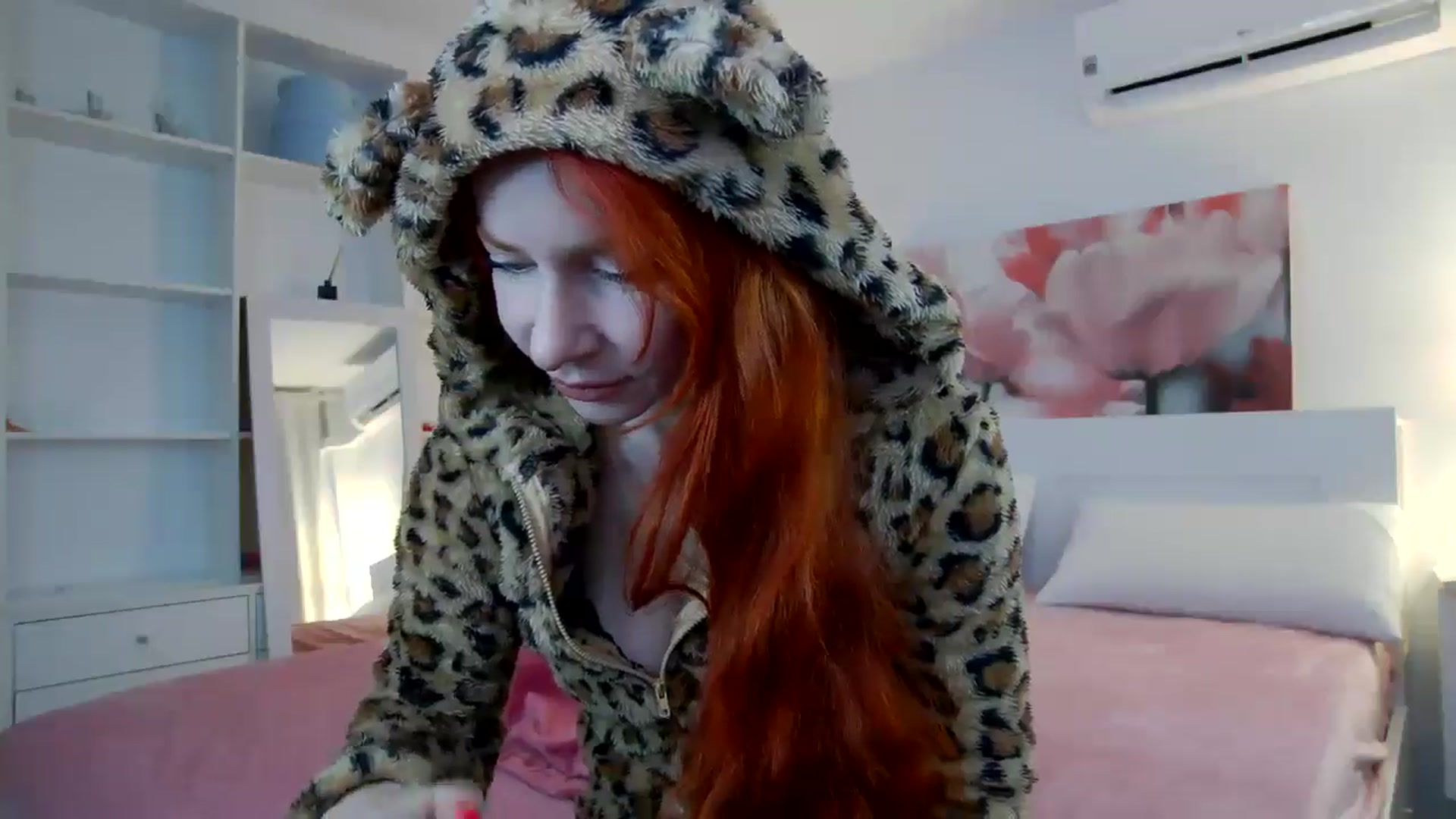 Gallery image thumbnail from TulipWhite's myfreecams stream on, 11/29/2025, 12:11 image 4 of 20
