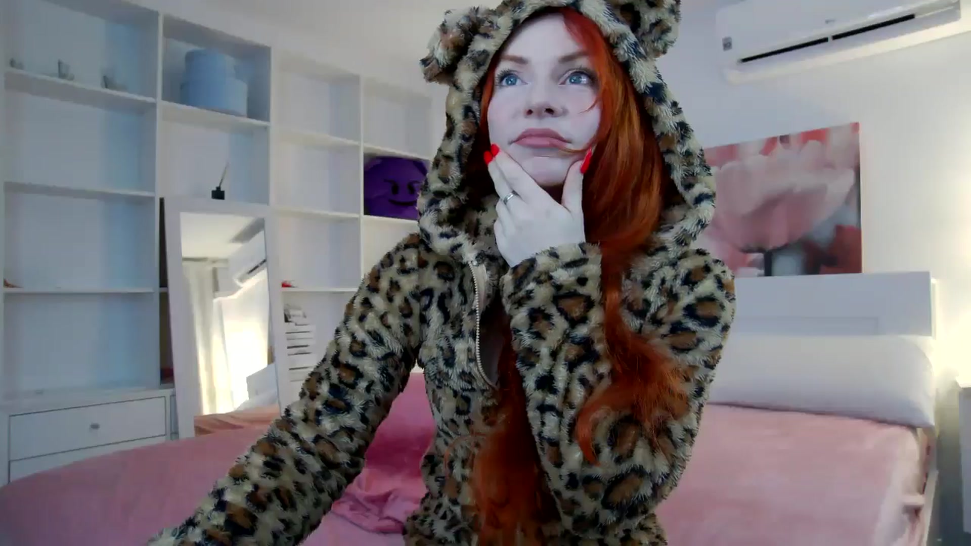 Gallery image thumbnail from TulipWhite's myfreecams stream on, 11/29/2025, 12:11 image 6 of 20