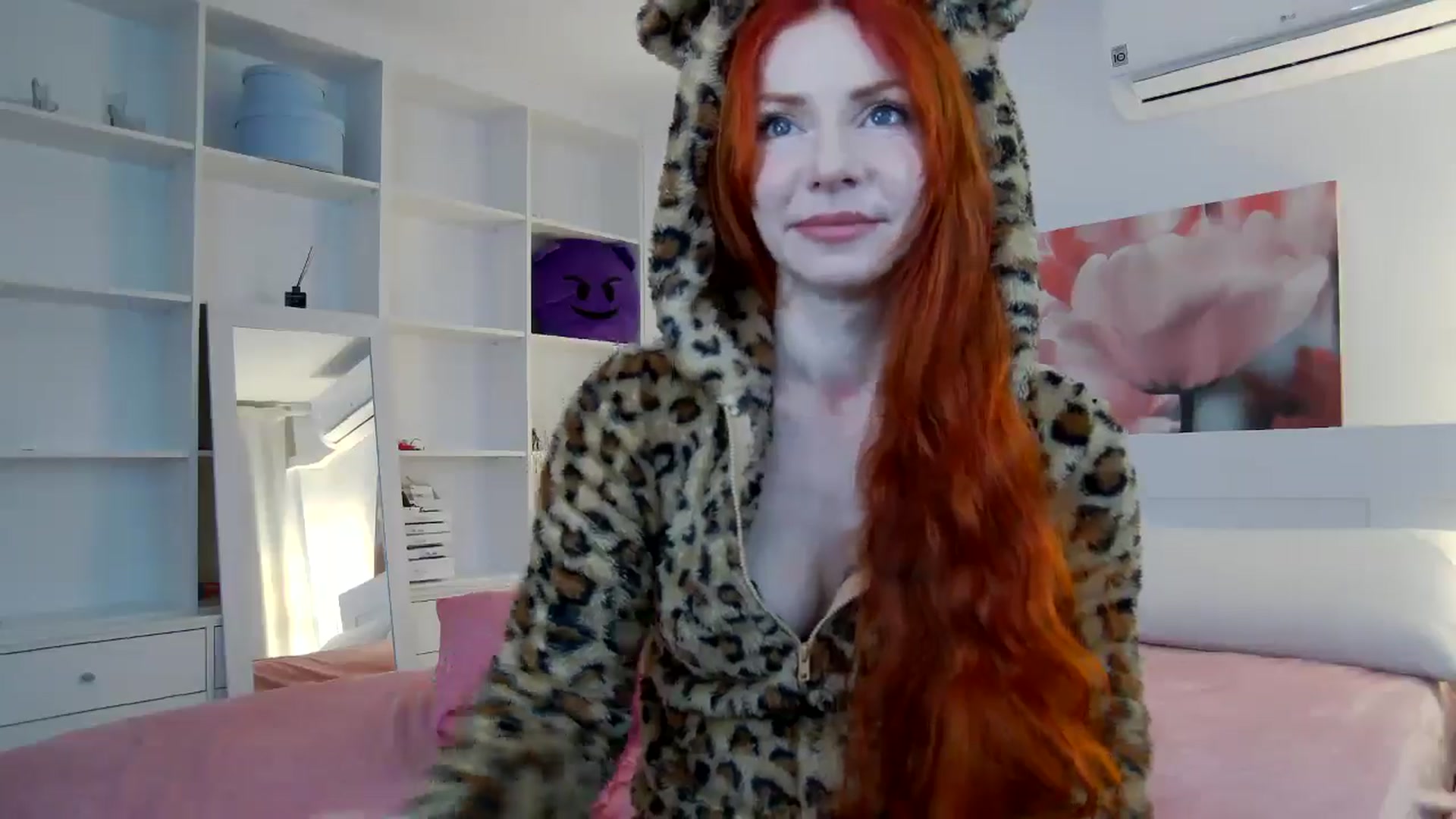 Gallery image thumbnail from TulipWhite's myfreecams stream on, 11/29/2025, 12:11 image 20 of 20
