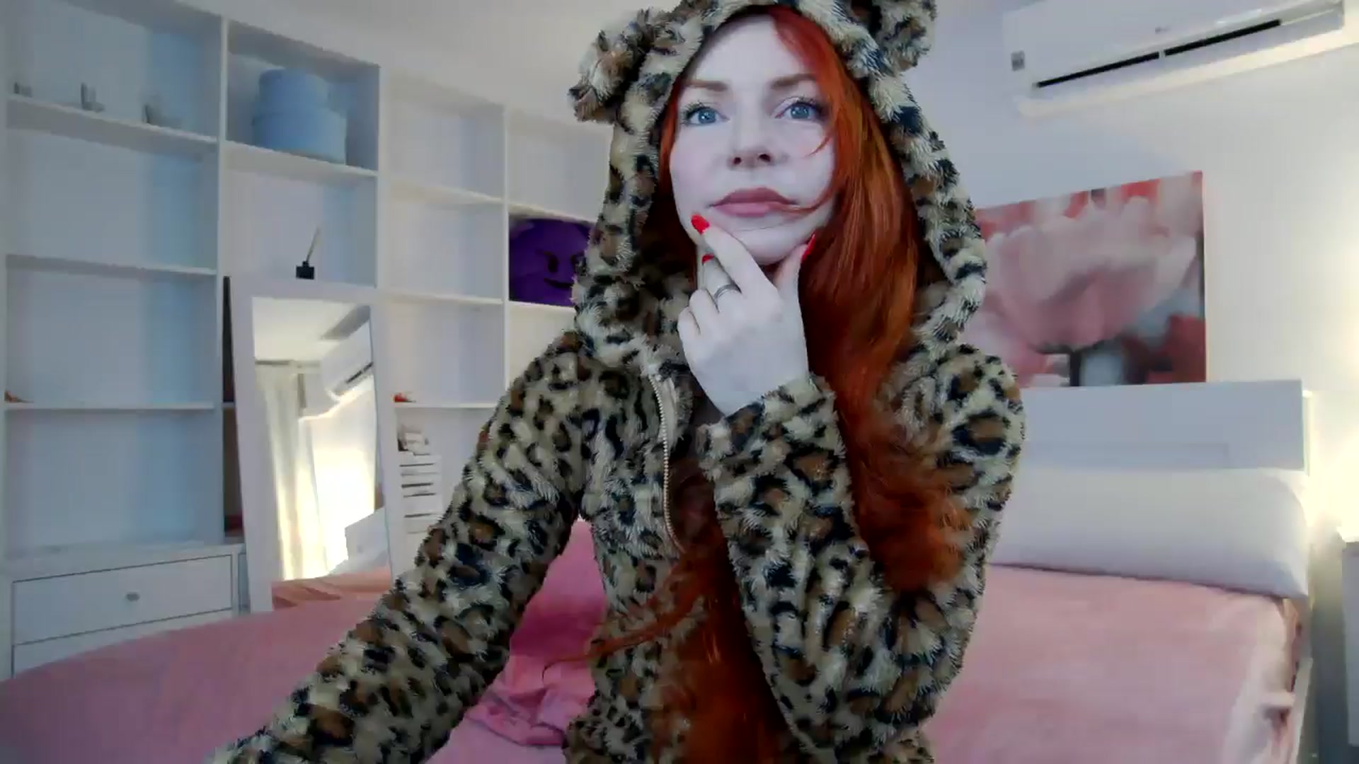 Gallery image thumbnail from TulipWhite's myfreecams stream on, 11/29/2025, 12:11 image 7 of 20