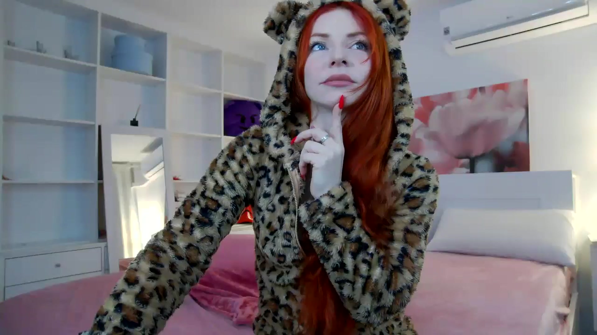 Gallery image thumbnail from TulipWhite's myfreecams stream on, 11/29/2025, 12:11 image 14 of 20