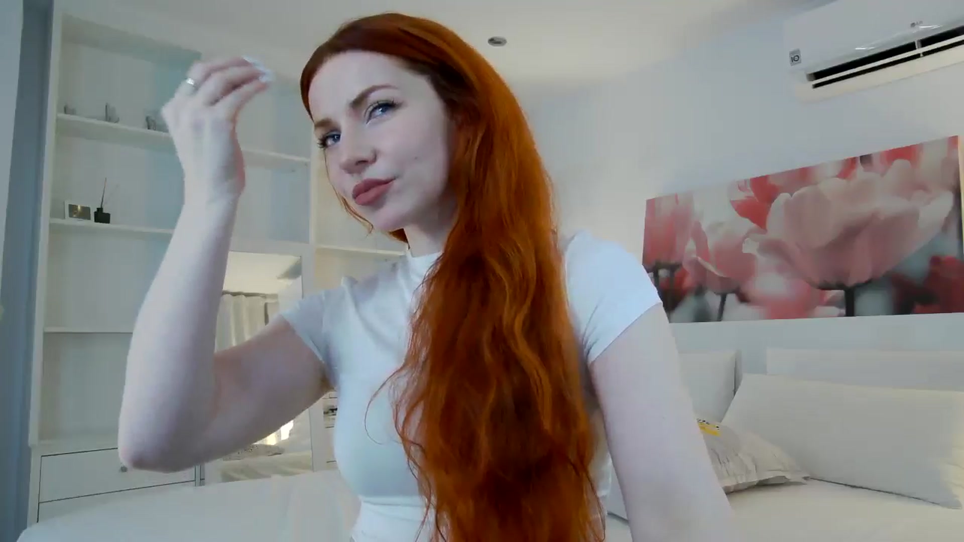 Gallery image thumbnail from TulipWhite's myfreecams stream on, 04/11/2026, 19:06 image 2 of 20