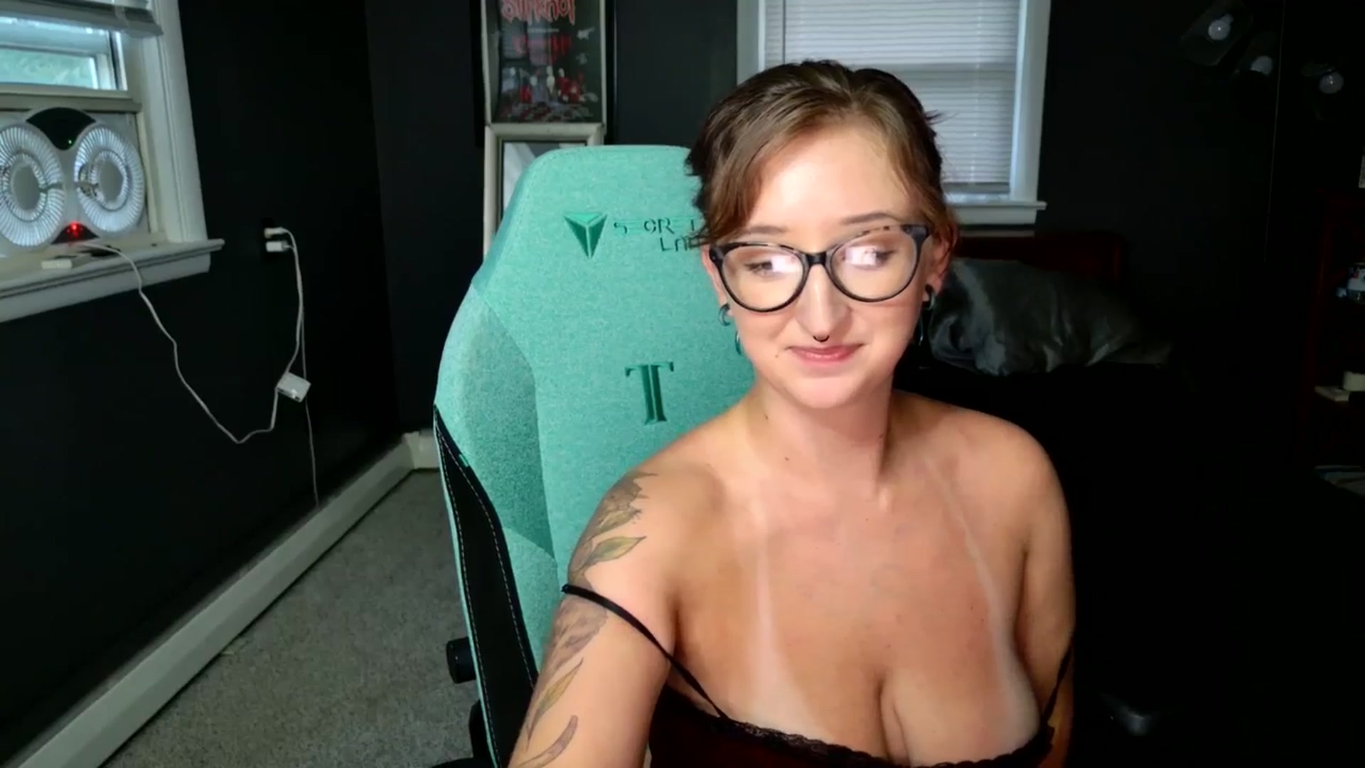 Gallery image thumbnail from Turnip's myfreecams stream on, 07/19/2024, 24:36 image 10 of 20