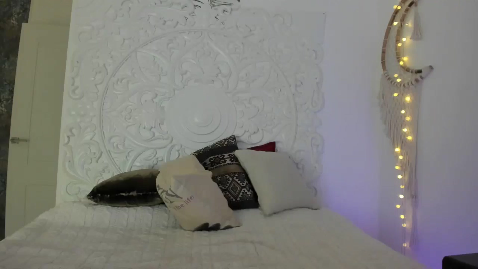 Gallery image thumbnail from Tuttifrutti__'s myfreecams stream on, 05/04/2024, 06:15 image 5 of 20