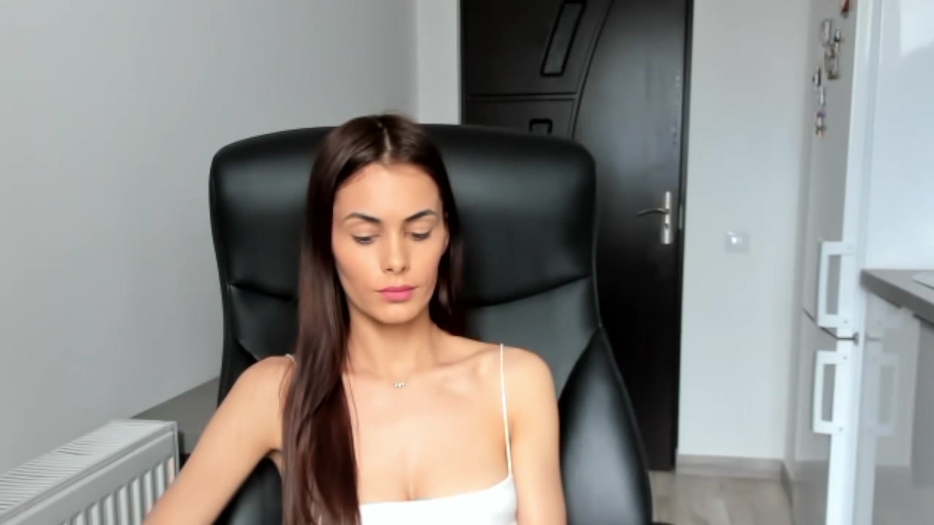 Gallery image thumbnail from Tweety_'s myfreecams stream on, 04/08/2025, 13:10 image 3 of 20