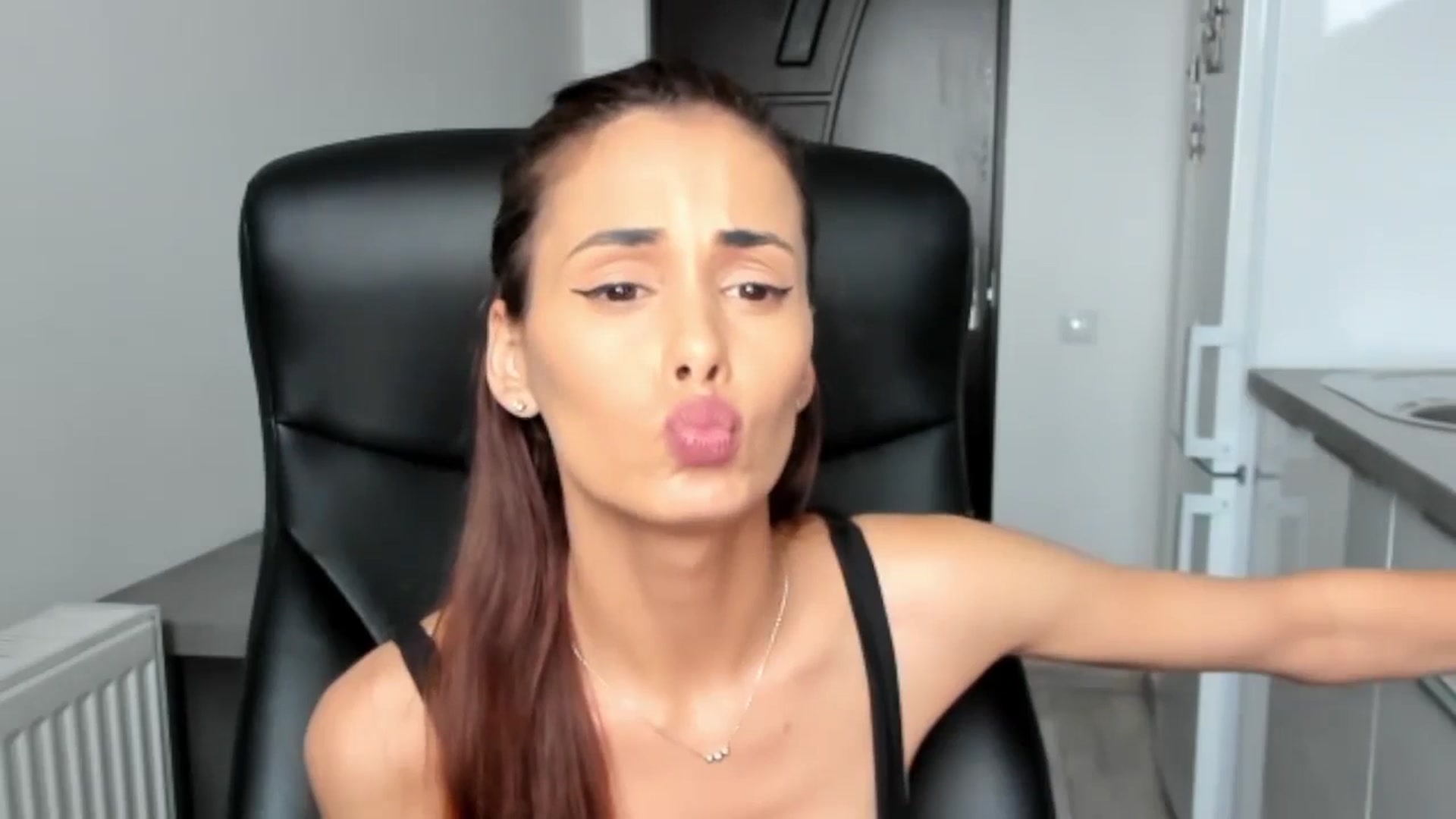 Gallery image thumbnail from Tweety_'s myfreecams stream on, 05/08/2025, 15:19 image 18 of 20