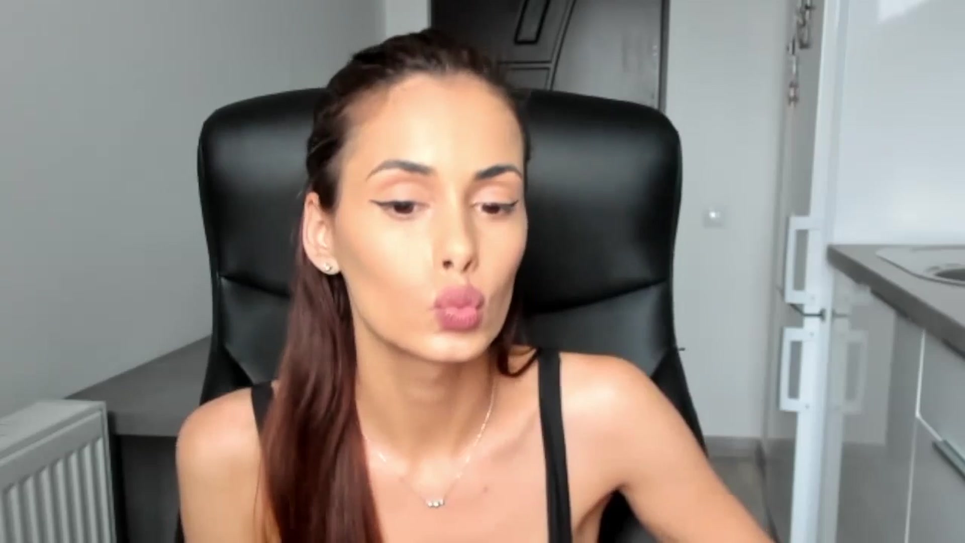 Gallery image thumbnail from Tweety_'s myfreecams stream on, 05/08/2025, 15:19 image 17 of 20