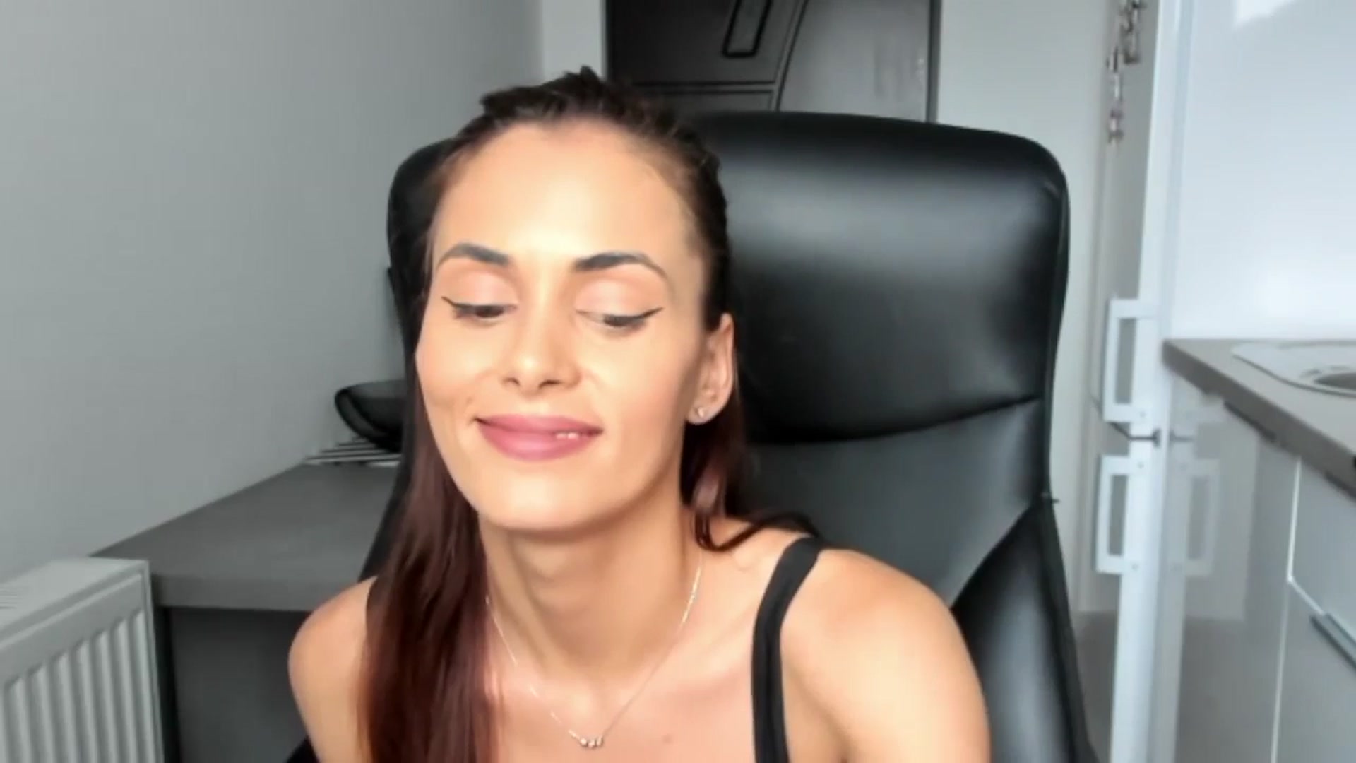 Gallery image thumbnail from Tweety_'s myfreecams stream on, 05/08/2025, 15:19 image 19 of 20