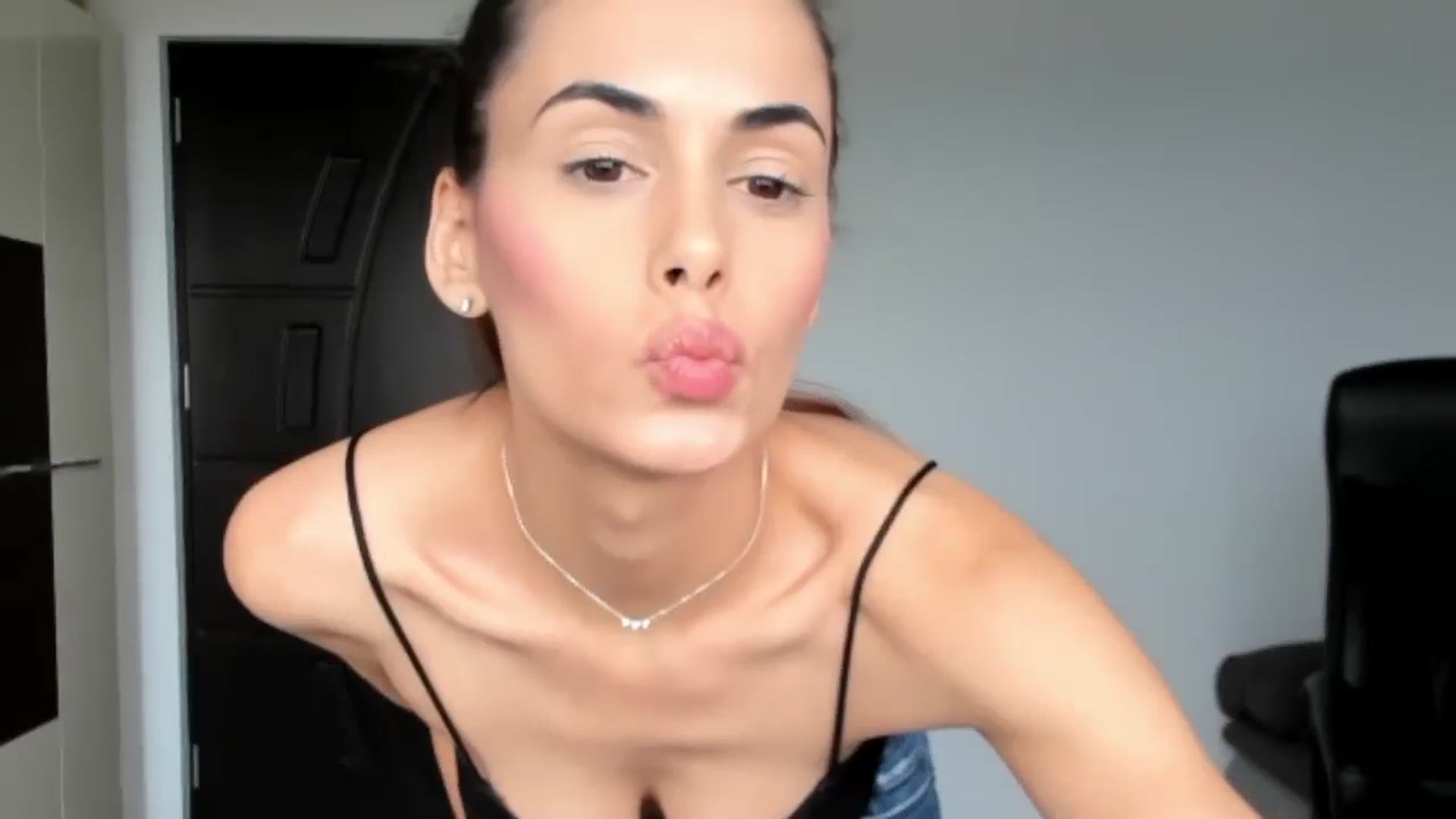Gallery image thumbnail from Tweety_'s myfreecams stream on, 05/27/2025, 12:46 image 9 of 20