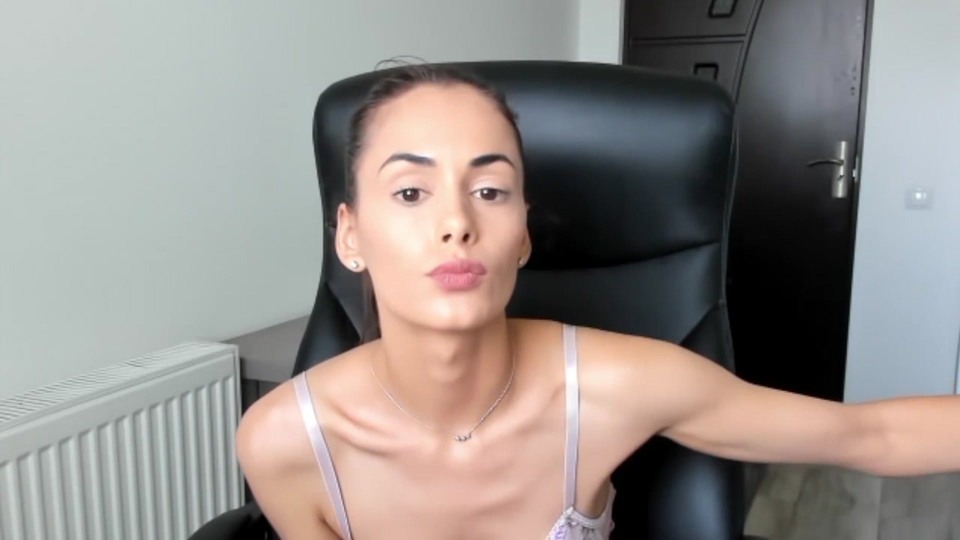 Gallery image thumbnail from Tweety_'s myfreecams stream on, 06/10/2025, 14:22 image 10 of 20