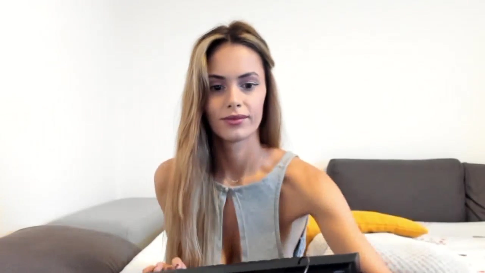 Gallery image thumbnail from Tweety_'s myfreecams stream on, 09/14/2025, 13:30 image 19 of 20