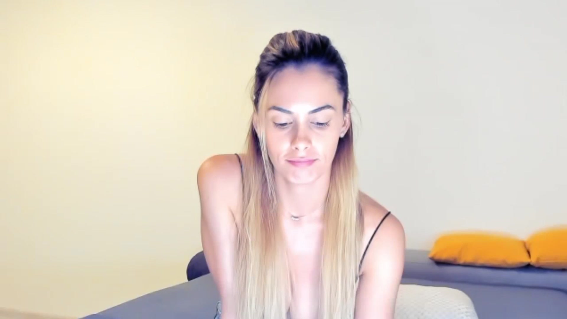Gallery image thumbnail from Tweety_'s myfreecams stream on, 10/24/2025, 16:36 image 6 of 20
