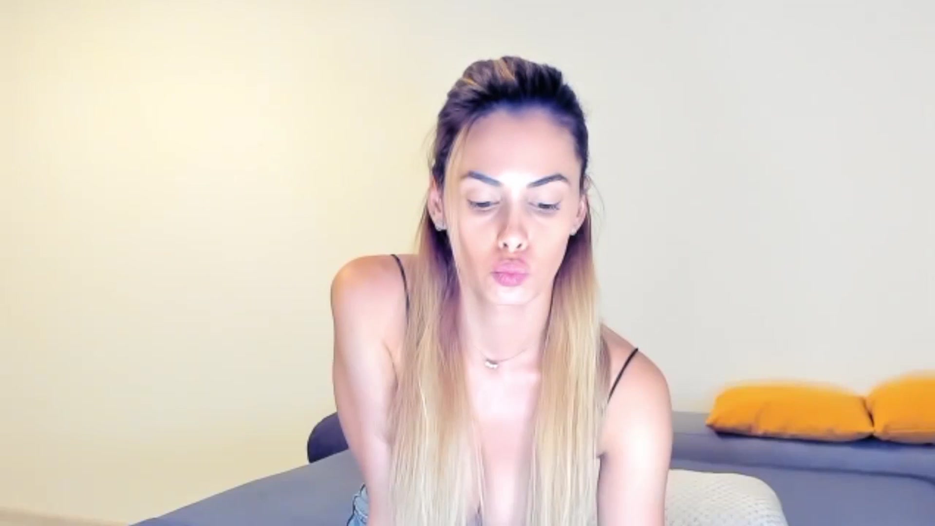 Gallery image thumbnail from Tweety_'s myfreecams stream on, 10/24/2025, 16:36 image 1 of 20