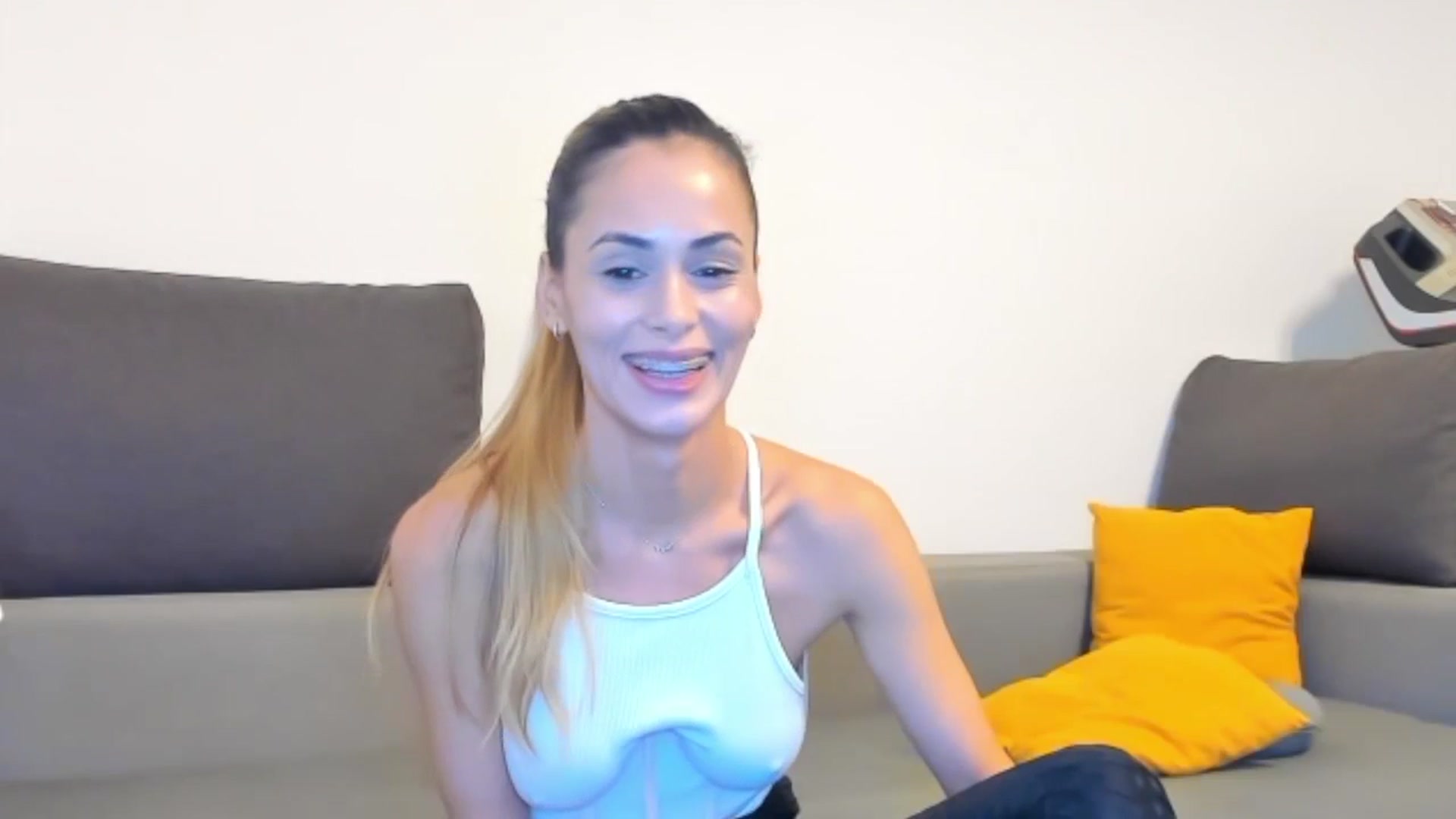Gallery image thumbnail from Tweety_'s myfreecams stream on, 11/29/2025, 17:09 image 6 of 20