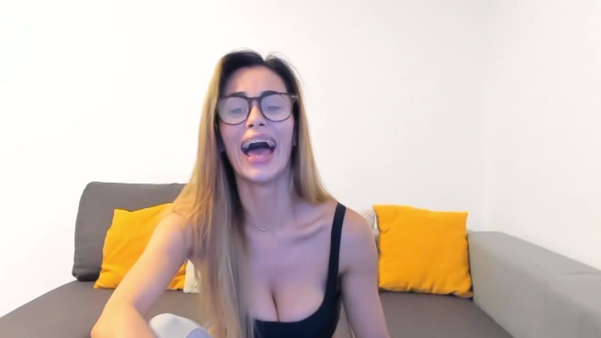 Gallery image thumbnail from Tweety_'s myfreecams stream on, 12/19/2025, 19:50 image 6 of 20