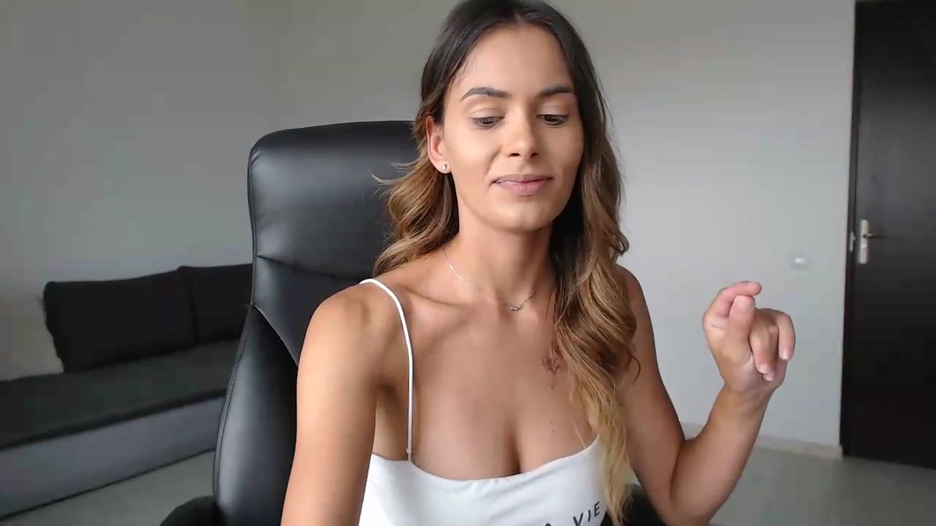 Gallery image thumbnail from Tweety_'s myfreecams stream on, 07/10/2026, 13:43 image 17 of 20