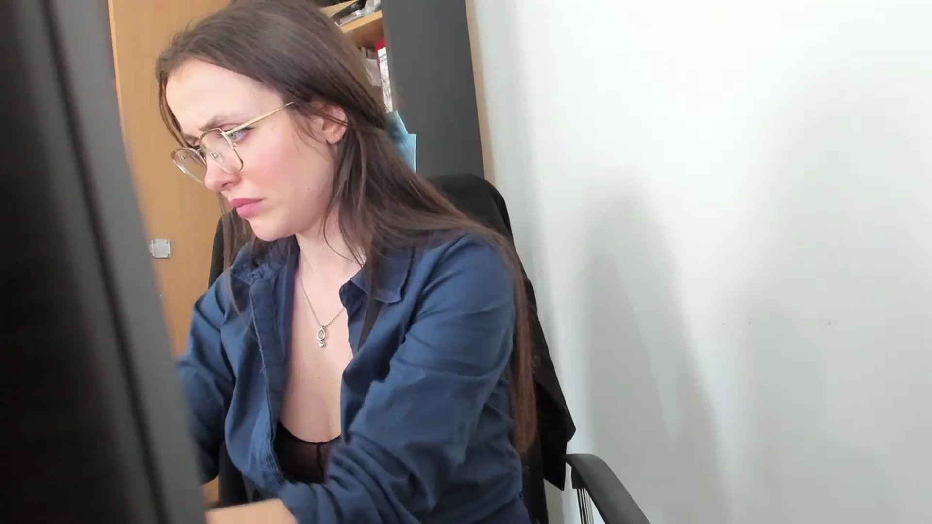 Gallery image thumbnail from Twinkle_Fire's myfreecams stream on, 04/09/2024, 12:39 image 8 of 20