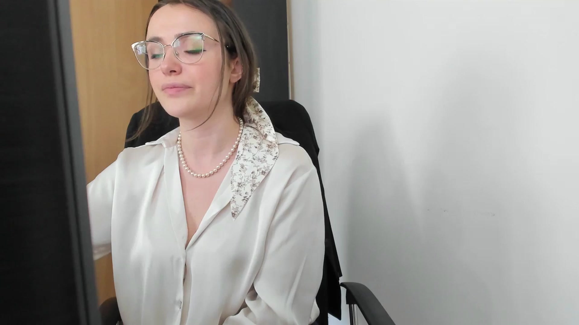 Gallery image thumbnail from Twinkle_Fire's myfreecams stream on, 04/15/2024, 13:01 image 3 of 20