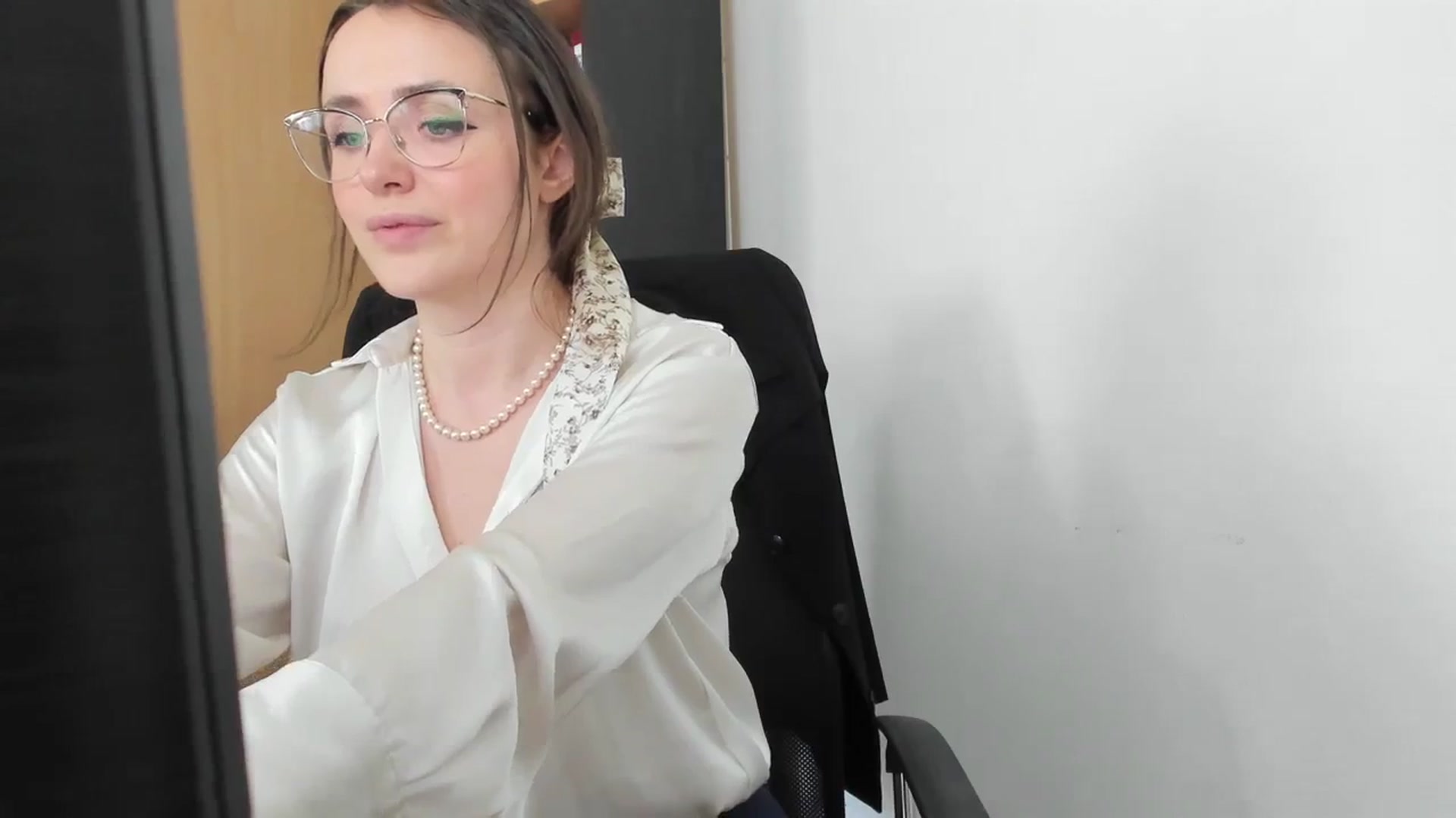 Gallery image thumbnail from Twinkle_Fire's myfreecams stream on, 04/15/2024, 13:01 image 4 of 20