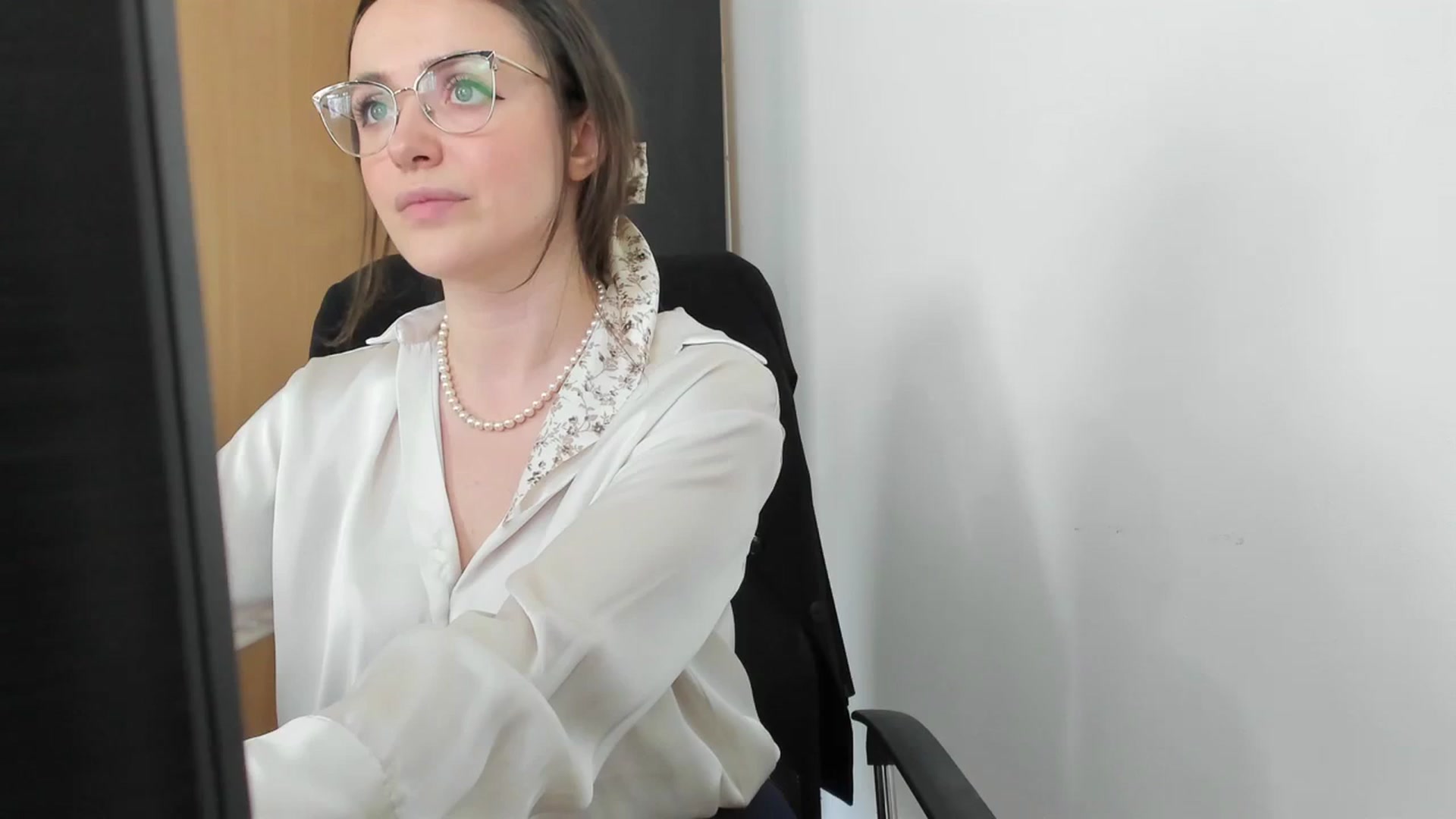 Gallery image thumbnail from Twinkle_Fire's myfreecams stream on, 04/15/2024, 13:01 image 2 of 20