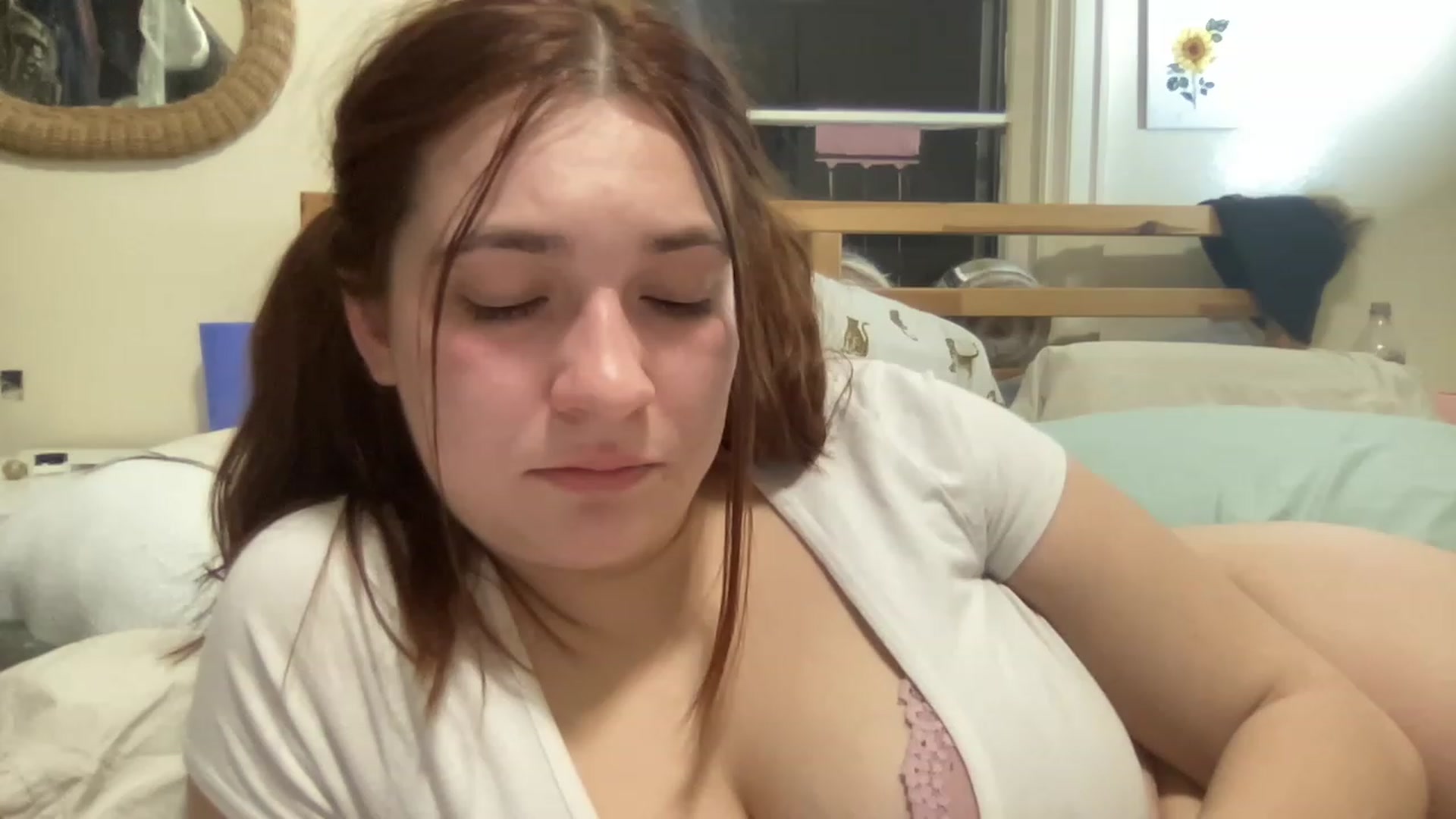 Gallery image thumbnail from Twinkletits7's myfreecams stream on, 02/07/2023, 09:22 image 14 of 20