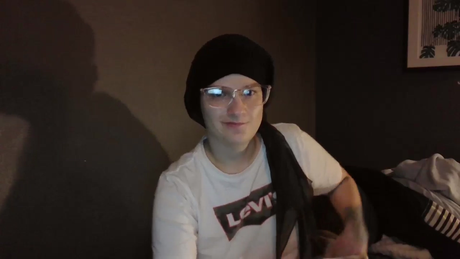 Gallery image thumbnail from Twistedkitty8's myfreecams stream on, 12/16/2024, 12:53 image 14 of 20