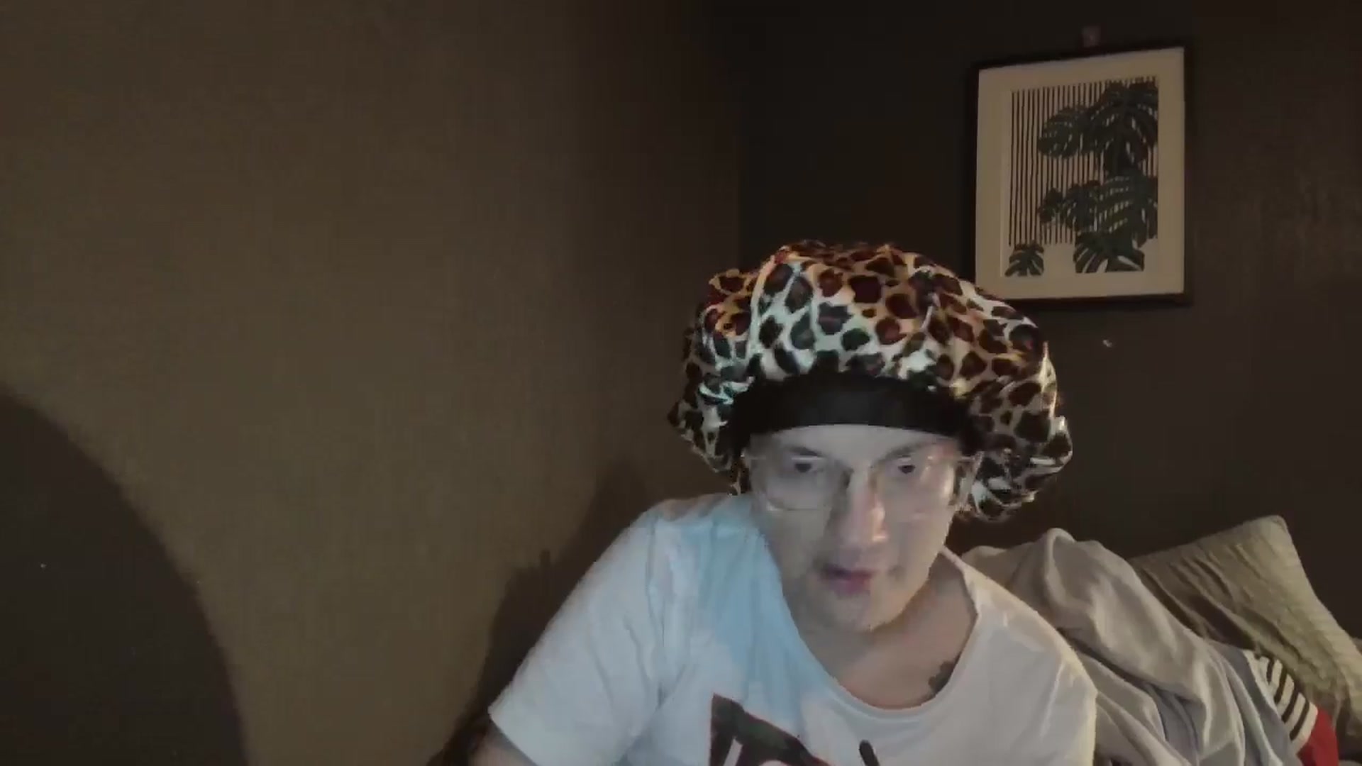 Gallery image thumbnail from Twistedkitty8's myfreecams stream on, 12/16/2024, 13:59 image 13 of 20