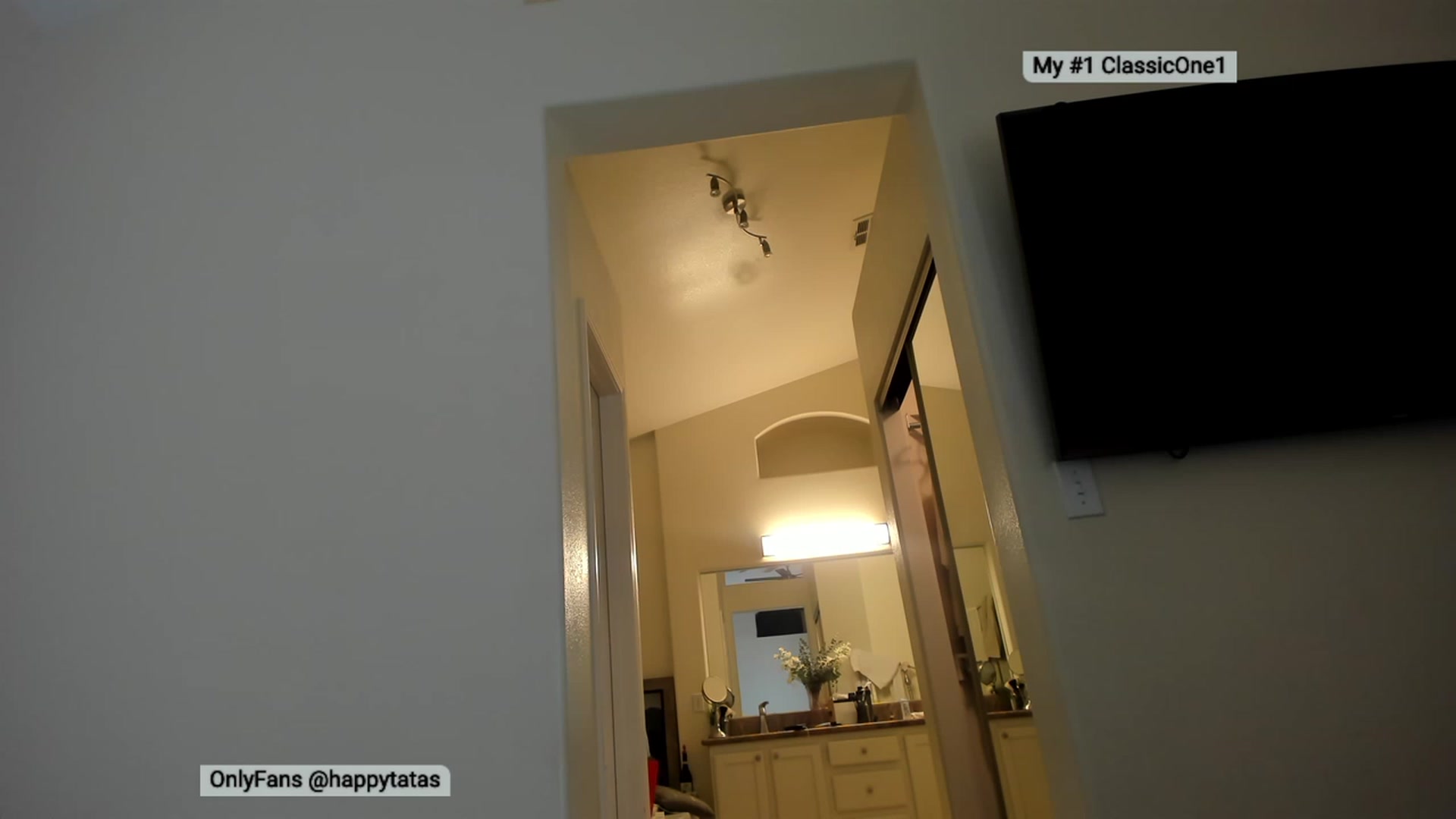 Gallery image thumbnail from TyleyCriss's myfreecams stream on, 11/22/2022, 03:52 image 1 of 20