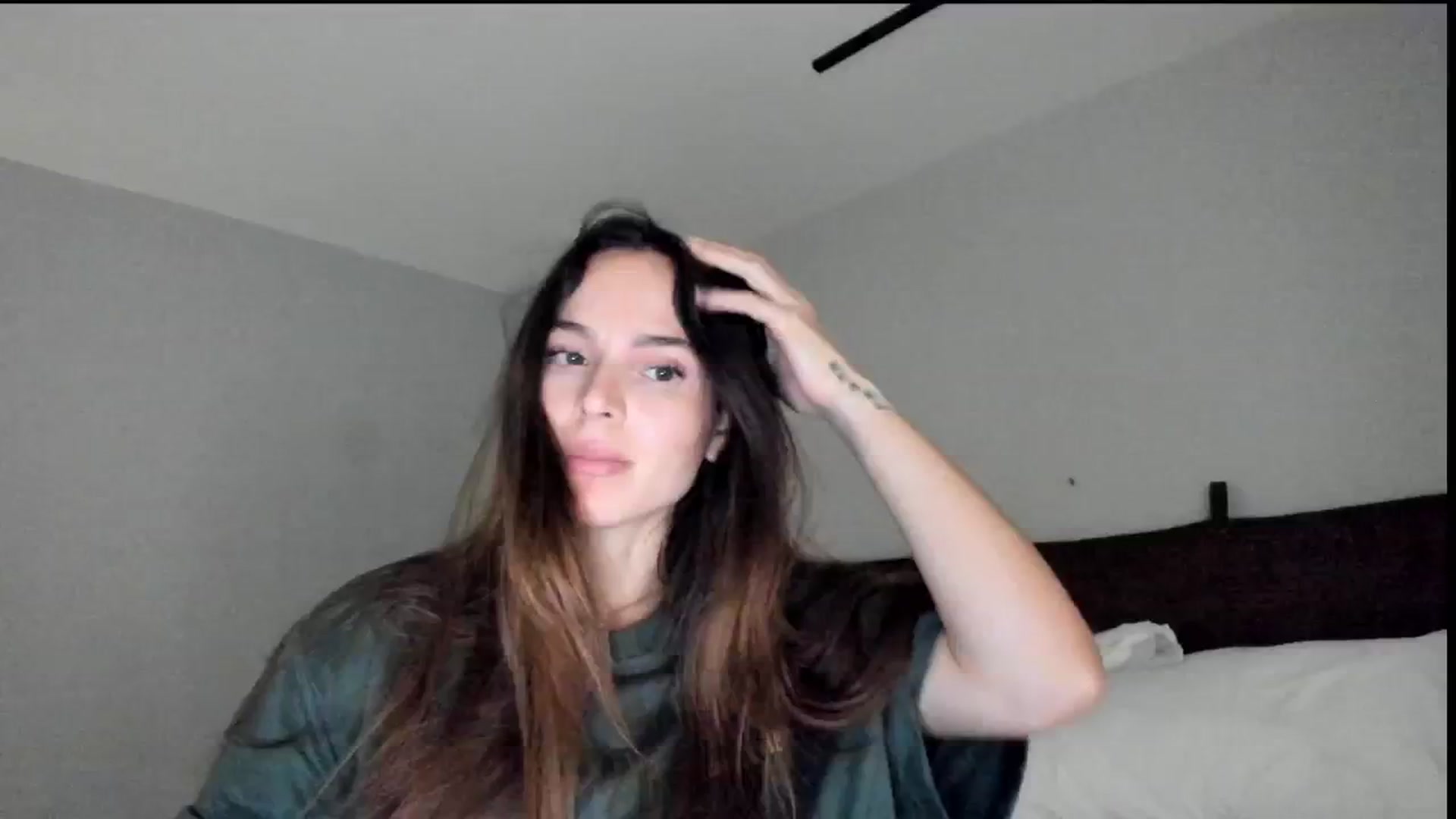 Gallery image thumbnail from TyleyCriss's myfreecams stream on, 01/03/2025, 24:54 image 18 of 20