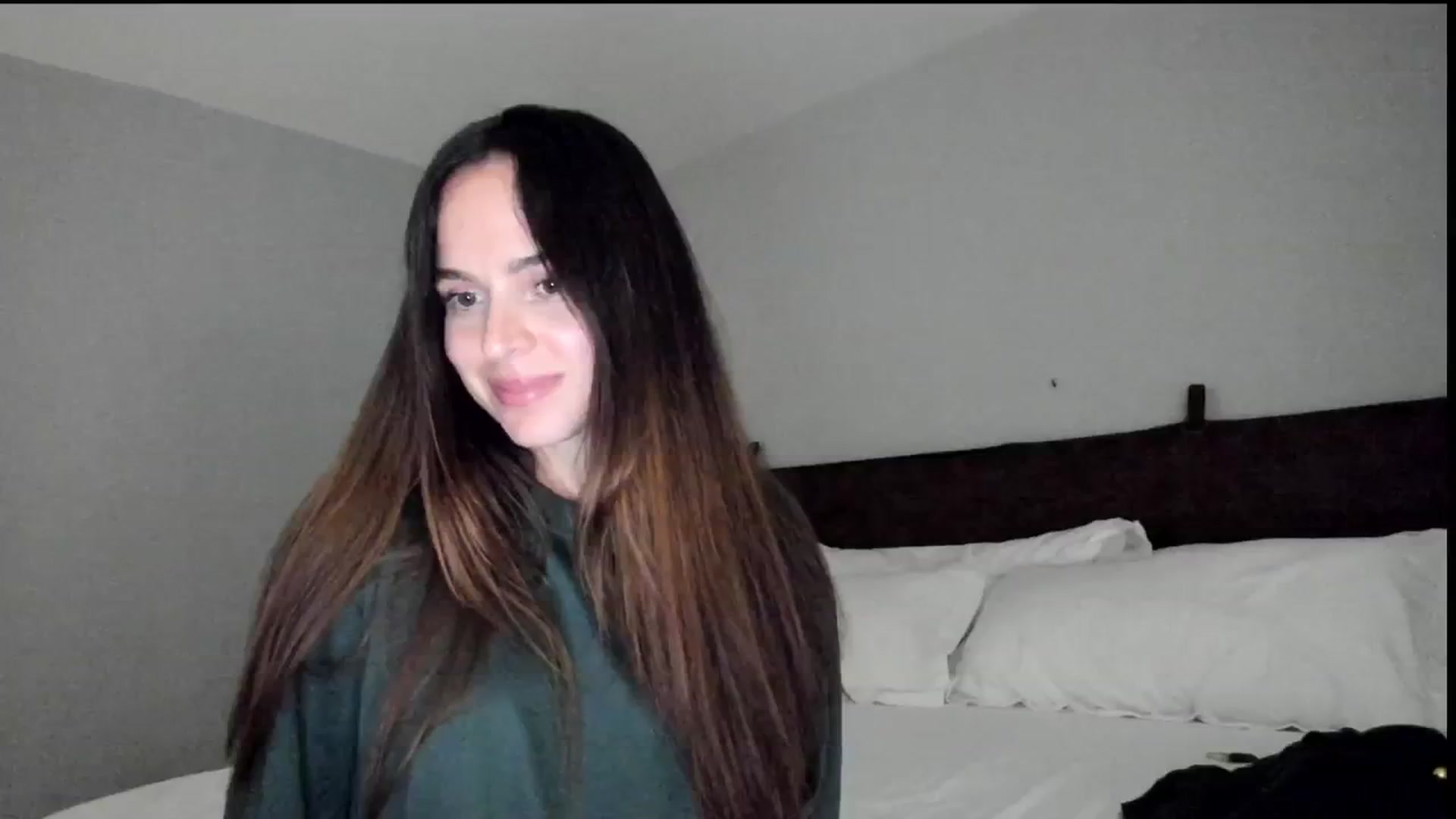 Gallery image thumbnail from TyleyCriss's myfreecams stream on, 01/03/2025, 24:54 image 19 of 20