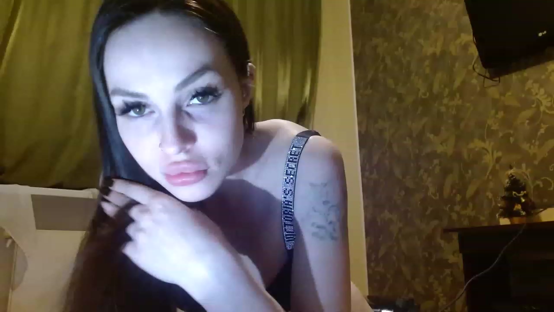 Gallery image thumbnail from UGLYGIRL_'s myfreecams stream on, 01/11/2023, 01:03 image 12 of 20