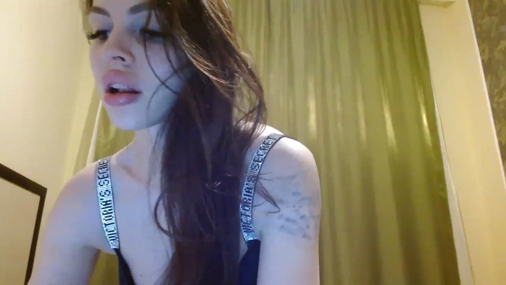 Gallery image thumbnail from UGLYGIRL_'s myfreecams stream on, 01/31/2023, 22:34 image 12 of 20
