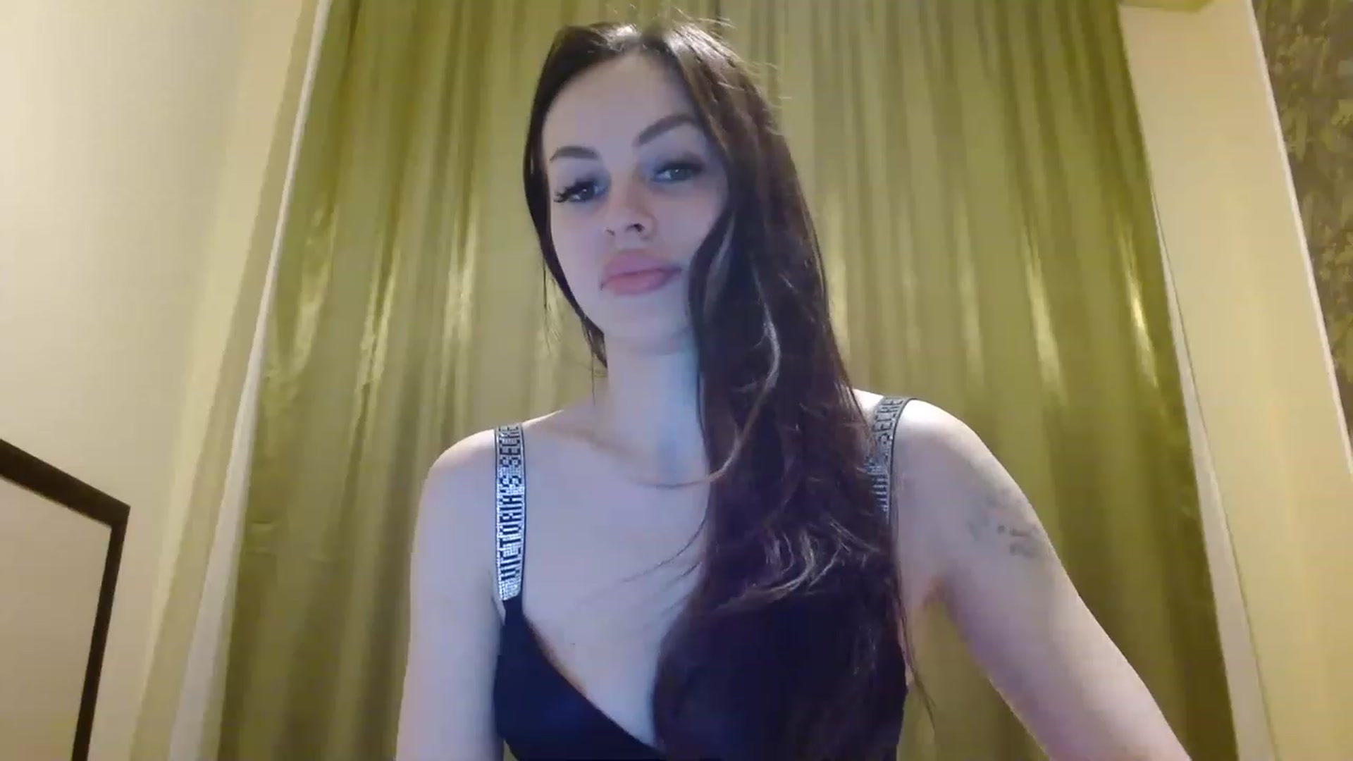 Gallery image thumbnail from UGLYGIRL_'s myfreecams stream on, 01/31/2023, 22:34 image 14 of 20