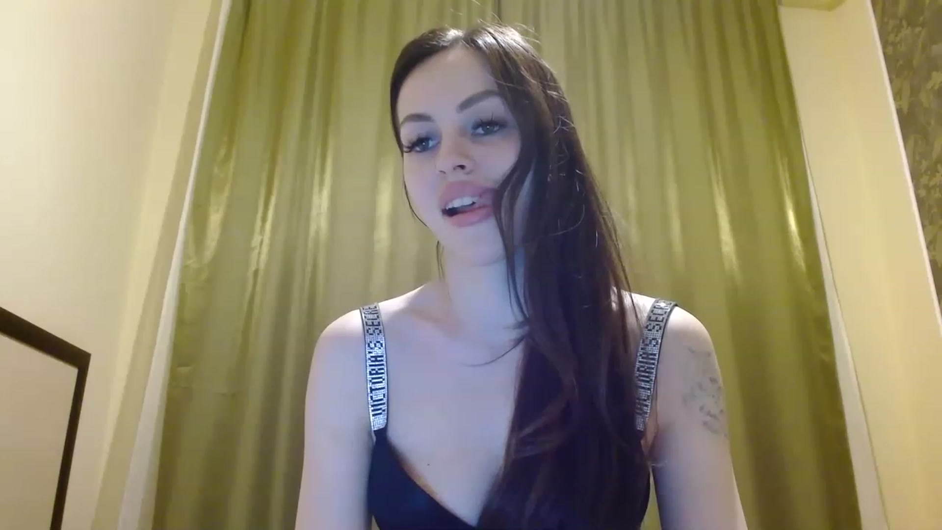 Gallery image thumbnail from UGLYGIRL_'s myfreecams stream on, 01/31/2023, 22:34 image 16 of 20