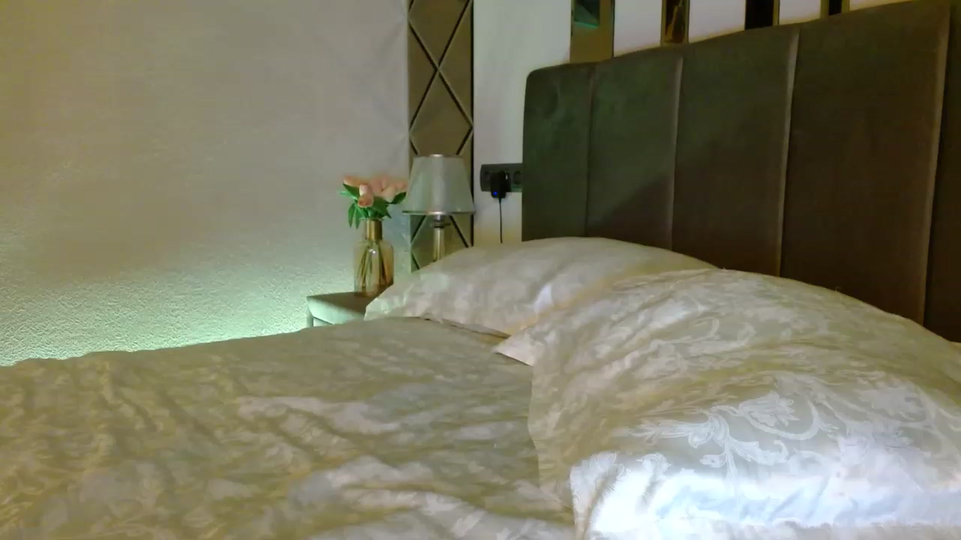 Gallery image thumbnail from UGLYGIRL_'s myfreecams stream on, 04/09/2023, 02:22 image 9 of 20