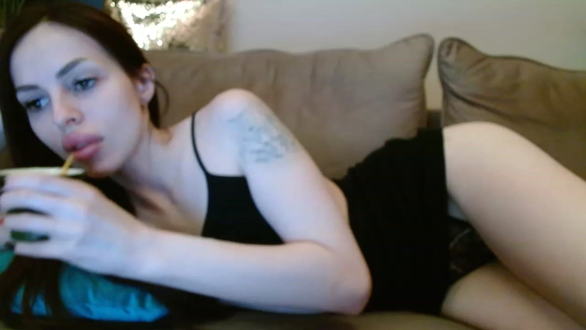 Gallery image thumbnail from UGLYGIRL_'s myfreecams stream on, 06/18/2023, 18:11 image 16 of 20