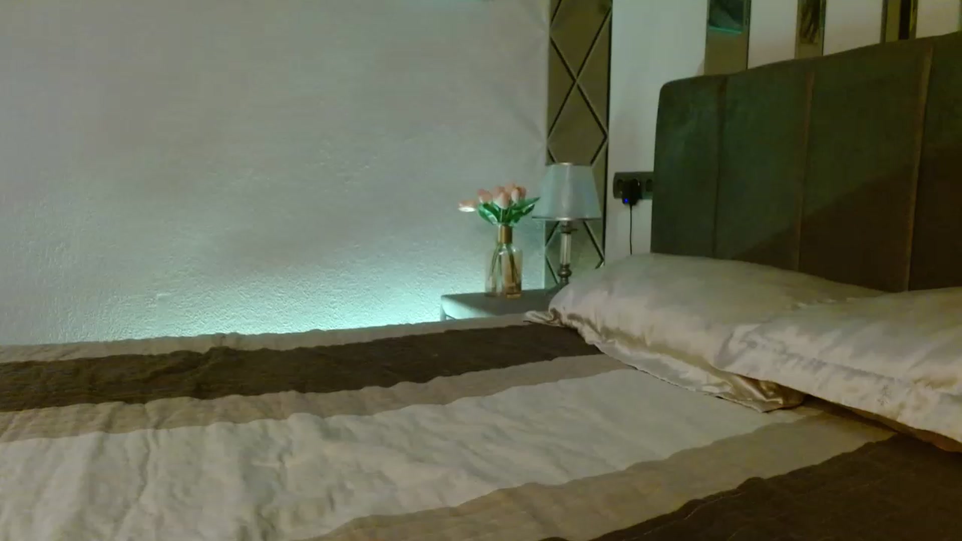 Gallery image thumbnail from UGLYGIRL_'s myfreecams stream on, 06/27/2023, 03:37 image 7 of 20