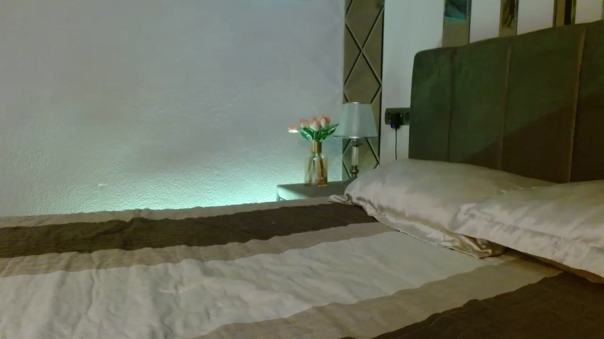 Gallery image thumbnail from UGLYGIRL_'s myfreecams stream on, 06/27/2023, 03:37 image 4 of 20
