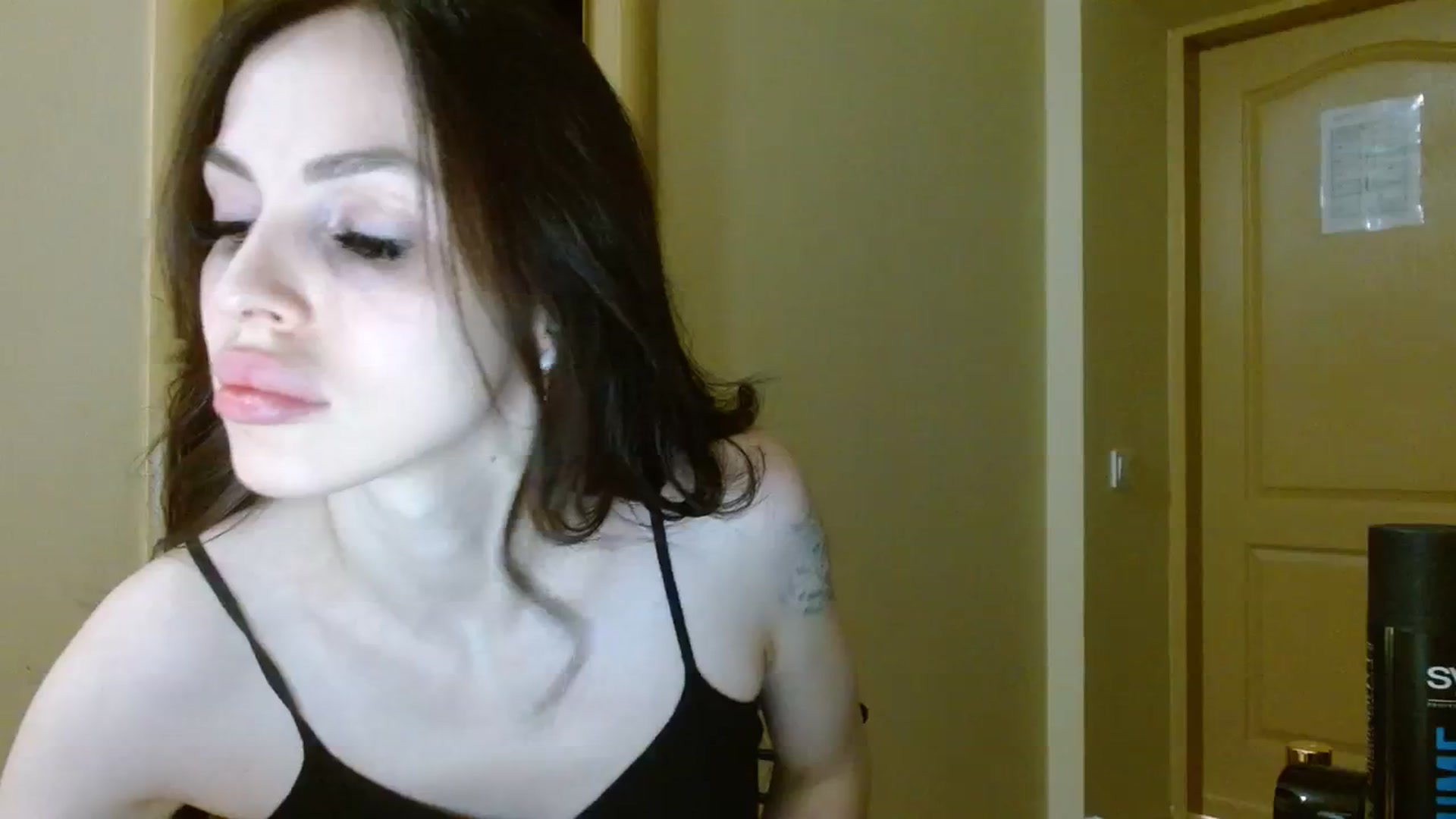 Gallery image thumbnail from UGLYGIRL_'s myfreecams stream on, 08/21/2023, 18:25 image 11 of 20
