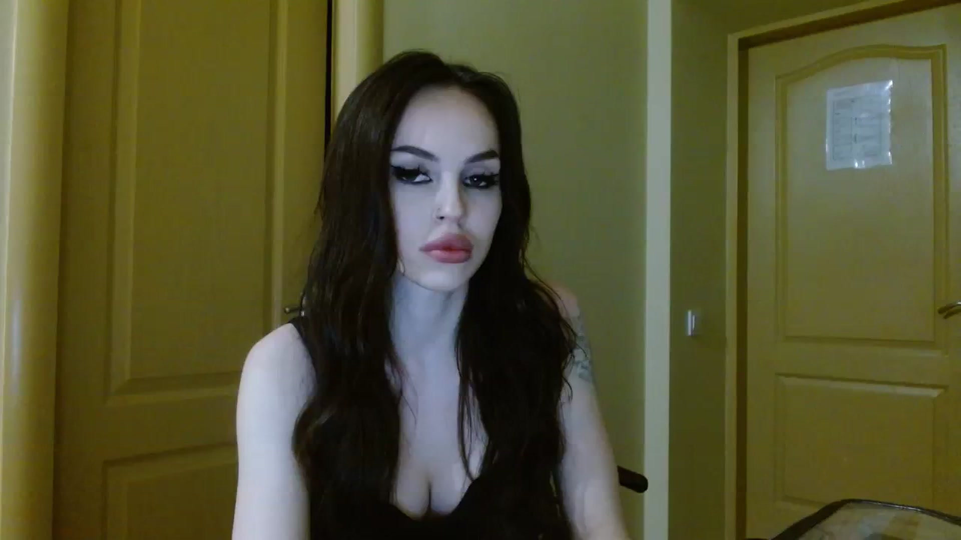 Gallery image thumbnail from UGLYGIRL_'s myfreecams stream on, 08/26/2023, 19:36 image 4 of 20