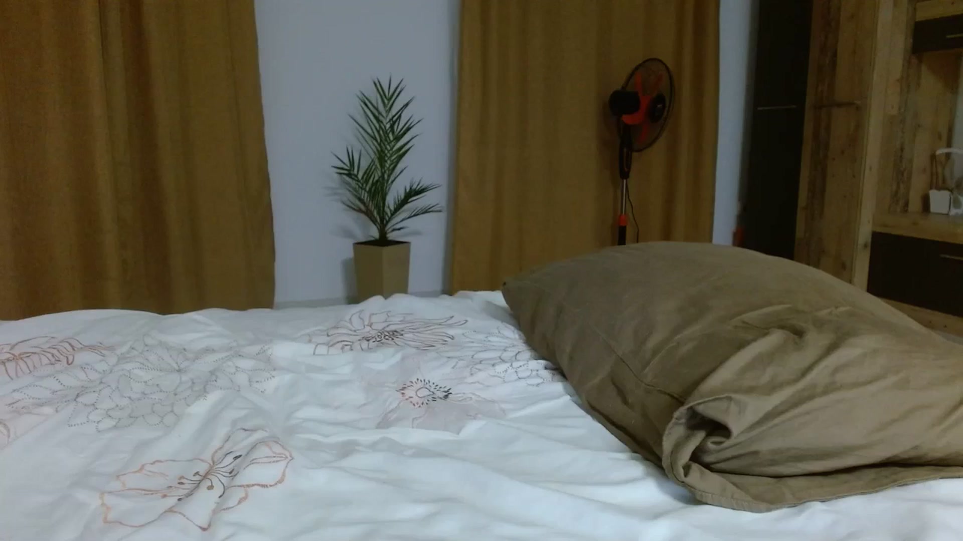 Gallery image thumbnail from UGLYGIRL_'s myfreecams stream on, 09/22/2023, 20:20 image 20 of 20